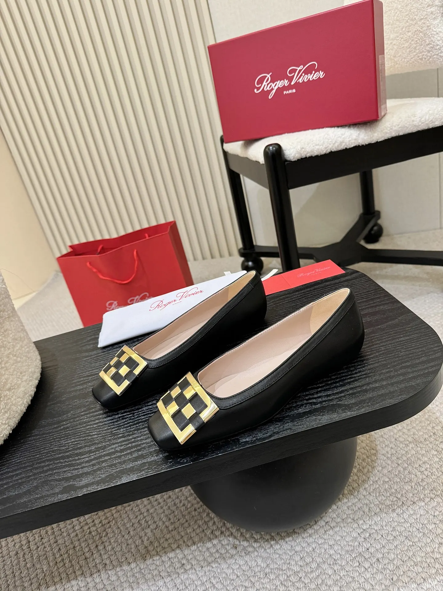 Roger Vivier 運動鞋 休閒百搭款(數字2) Roger Vivier 運動鞋 休閒百搭款(數字2)