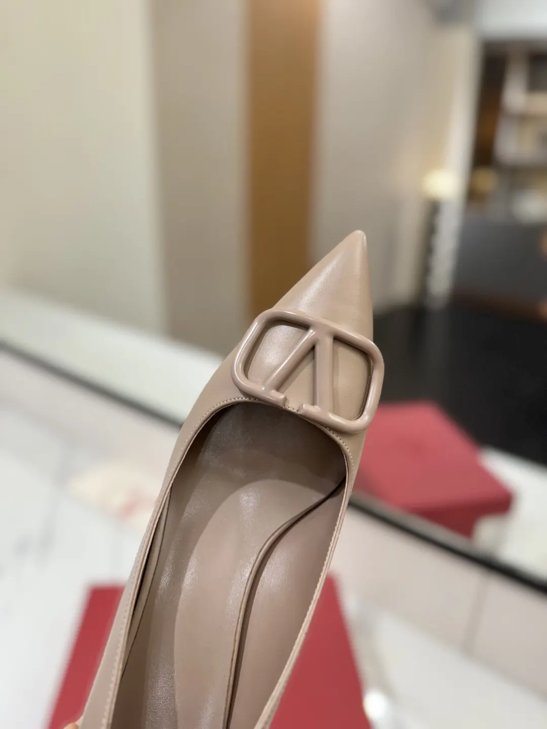 Valentino 金色 平底鞋 通勤约会款