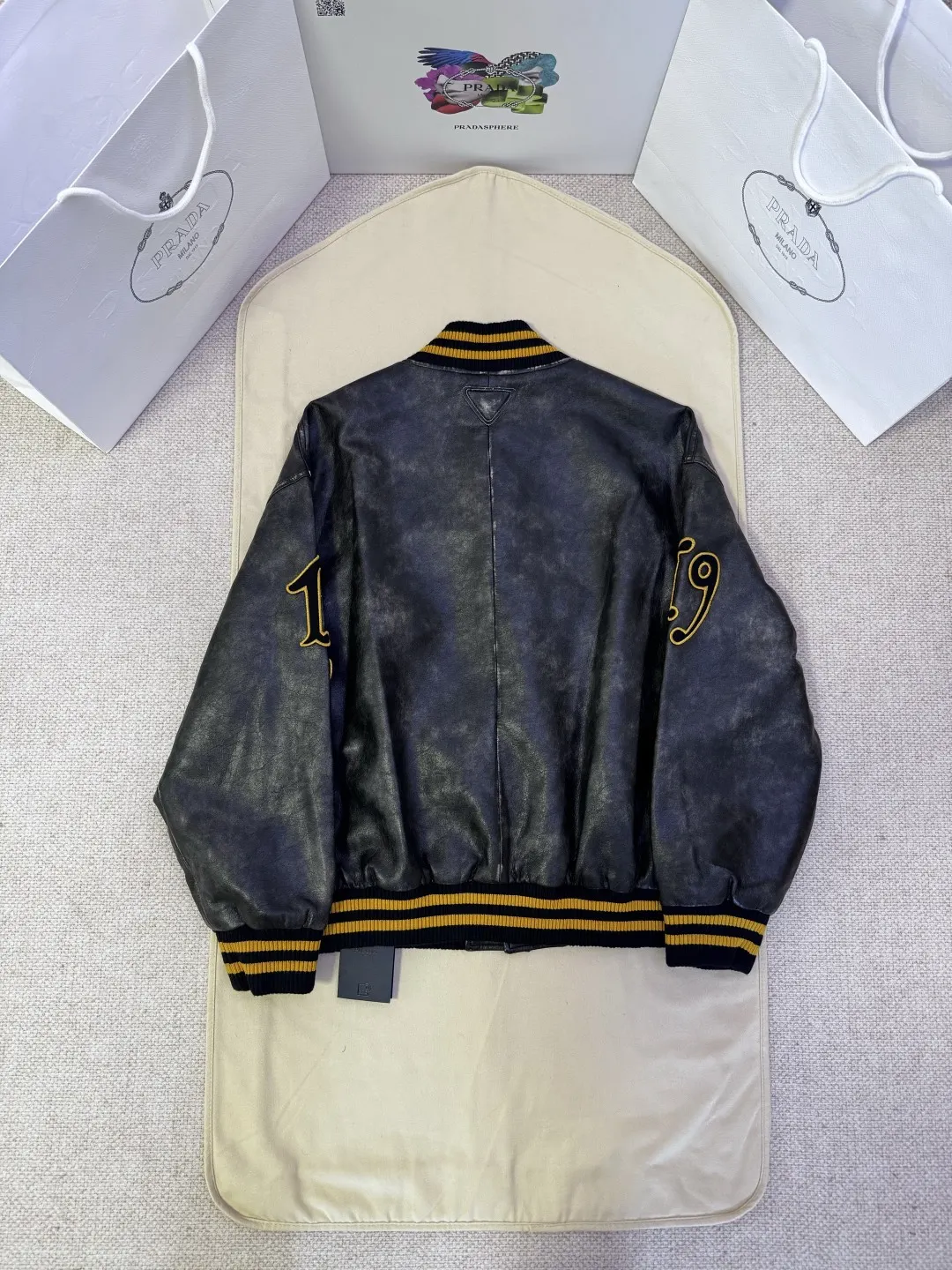 PRADA 黑色 字母 做旧 外套 通勤休闲款