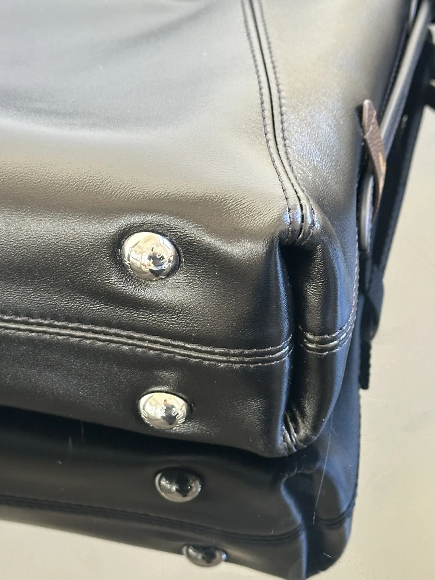 CarryAll 黑色 EAST 腋下包 复古腋下背款