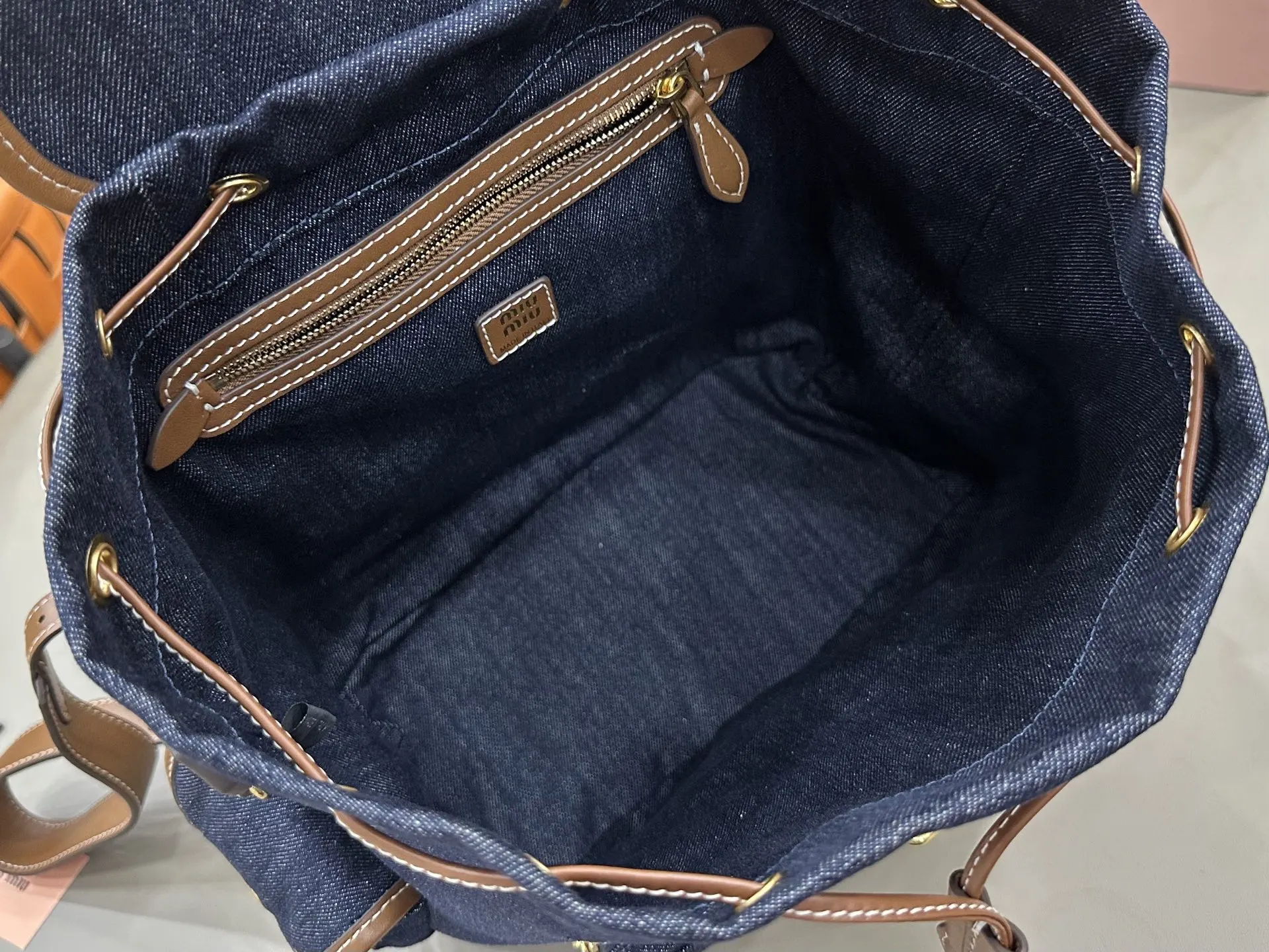 Miu 牛仔 丹宁 皮革 雙肩包 实用雙肩款