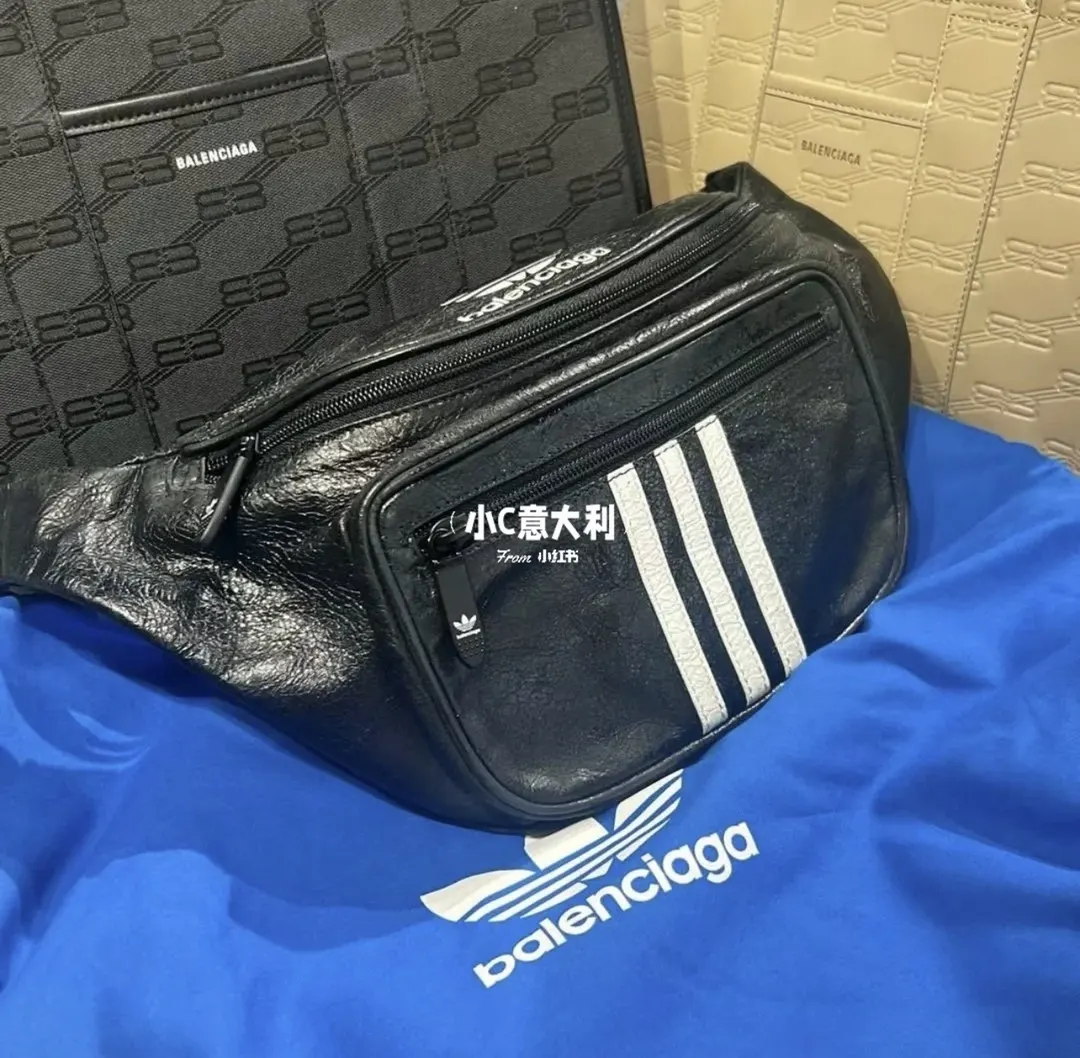 羊皮 聯名款 徽标印花拉链开合 羊皮革 單肩 單肩包 日常單肩背款