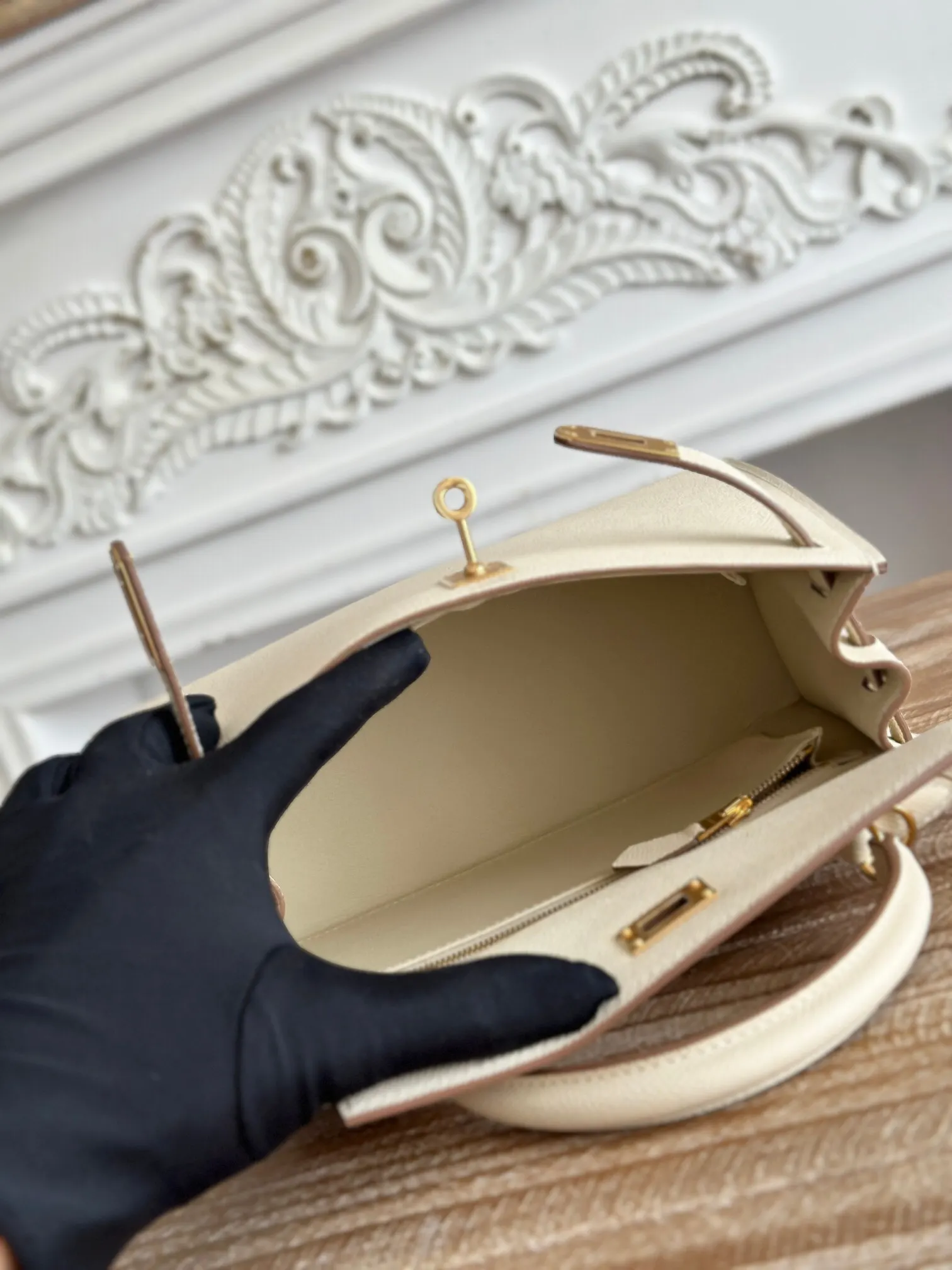 Hermès Kelly Top Handle Bag Classic Leather