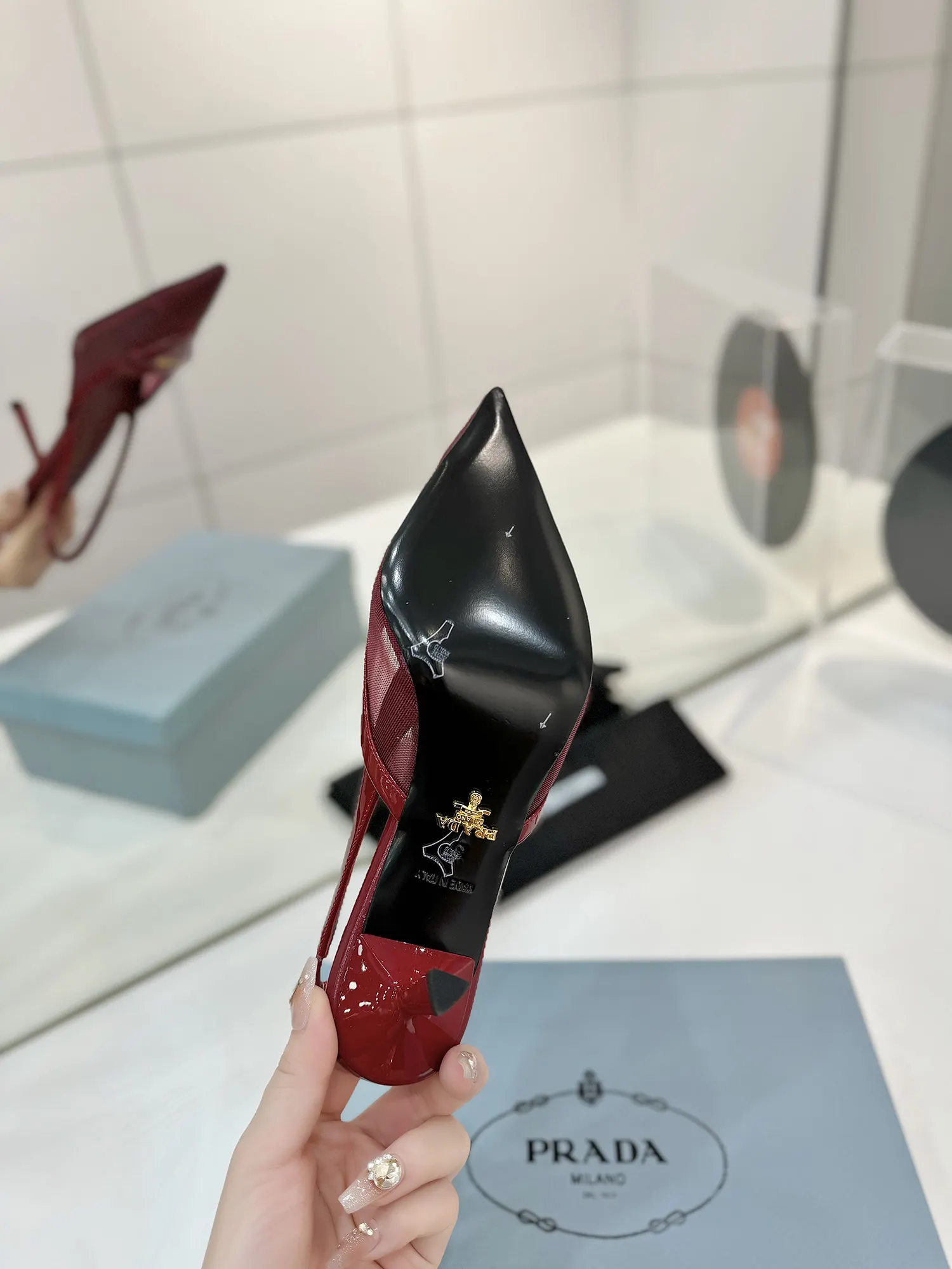 PRADA 羊皮 漆皮 单鞋 舒適百搭款