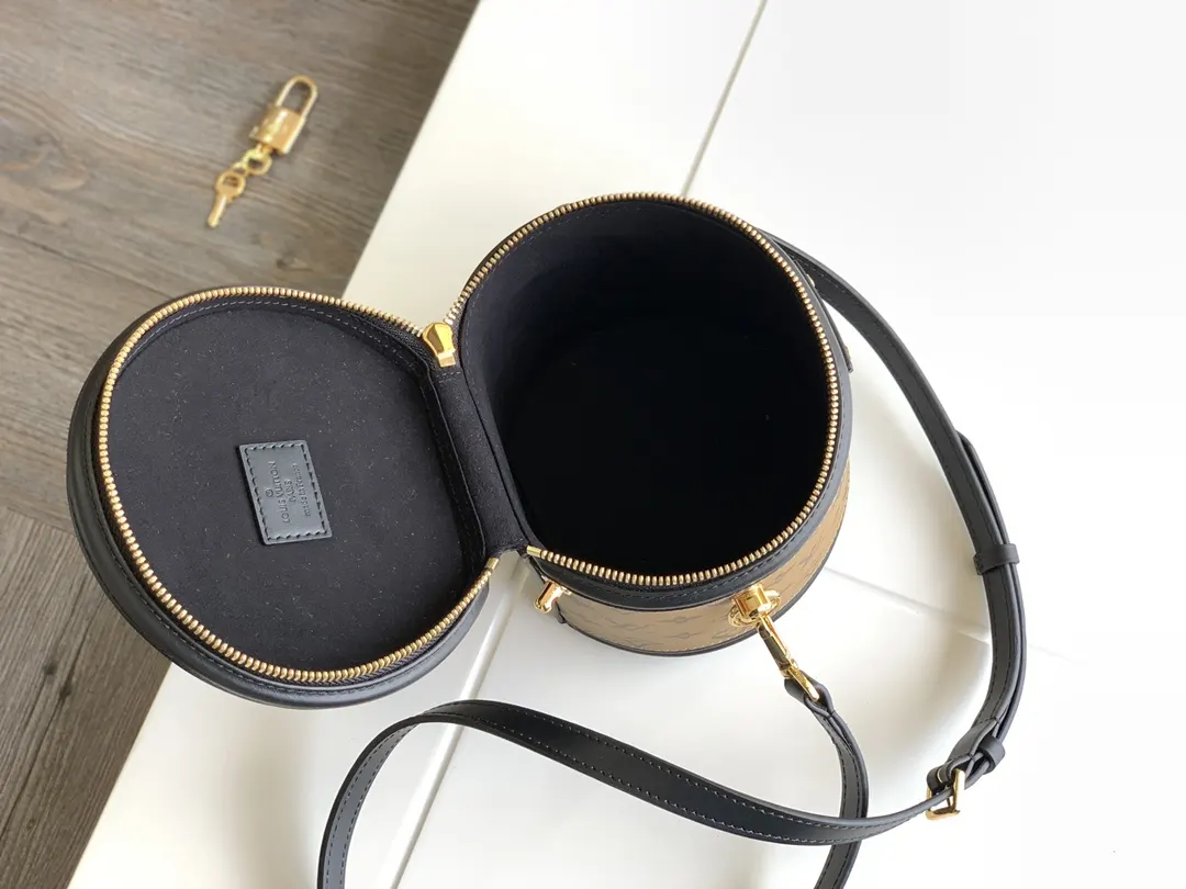 LV 帆布 动态 黃花 vanity 手袋 借鉴 化妝包 便携收納款(數字9) LV 帆布 动态 黃花 vanity 手袋 借鉴 化妝包 便携收納款(數字9)