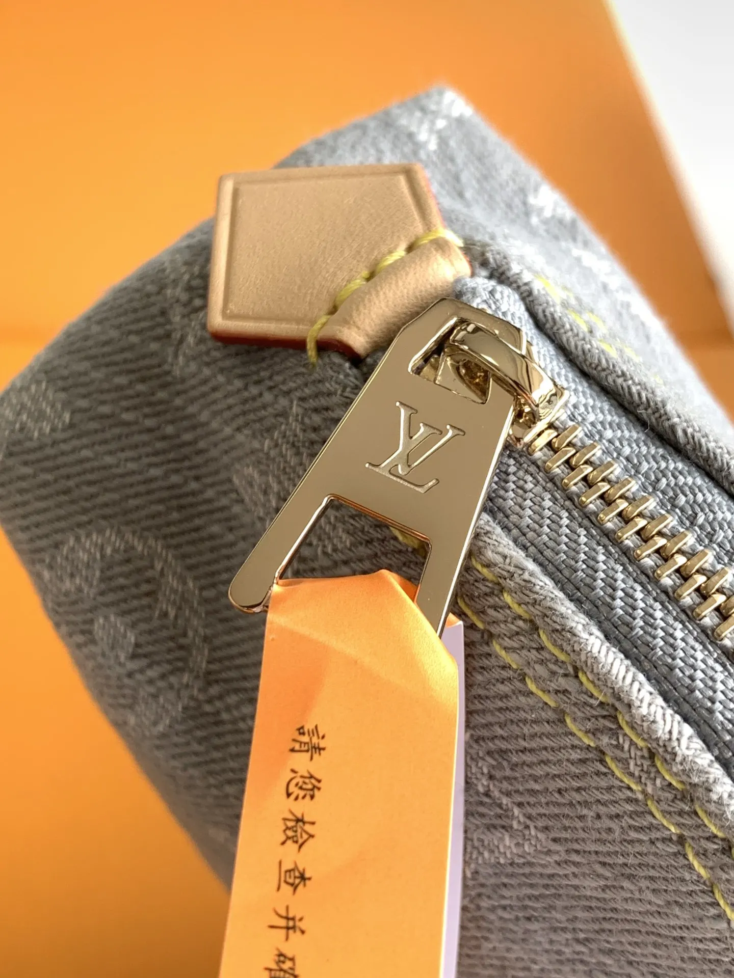 牛仔 牛皮 圆润包身和平整底部令物品实现便捷取放 可水洗内衬方便 行李箱 旅行拉杆款 轻便出行款