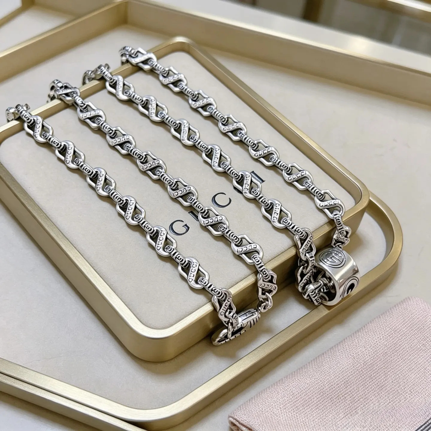 Gucci 链条包 单肩斜挎款