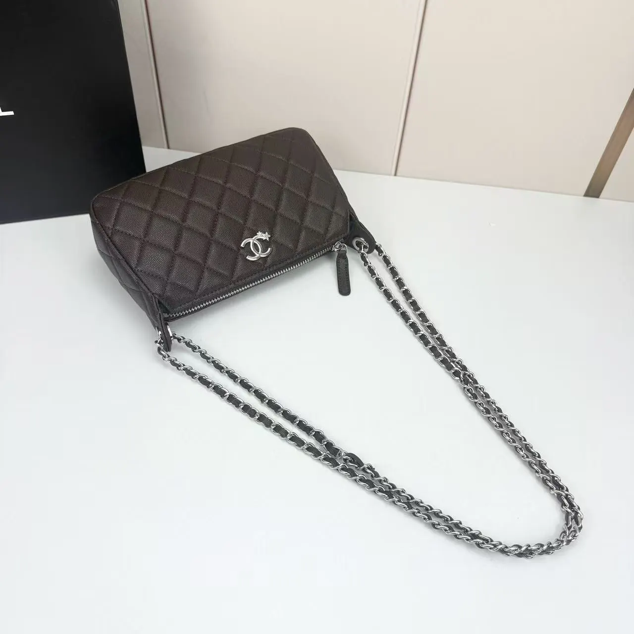 Chanel 银色 皮革 手提包