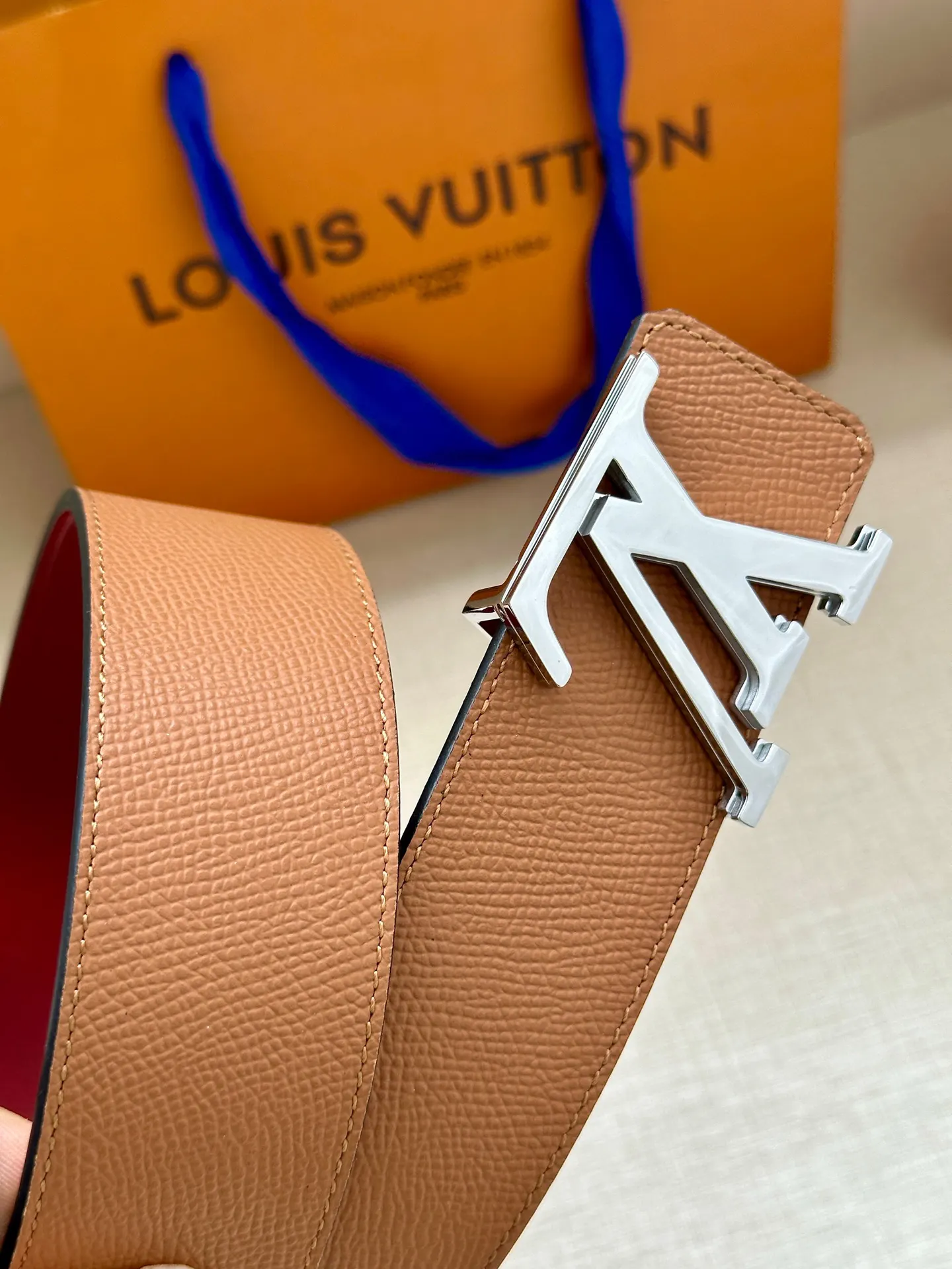 LV Double Sided Belt, Business Casual Image 3 LV Double Sided Belt, Business Casual Image 3