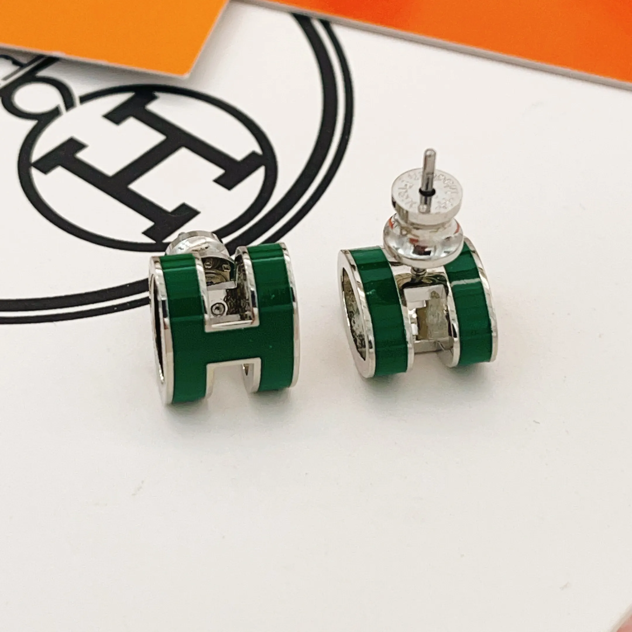 Hermes 銀色 綠色 大号 耳钉 小巧点缀款