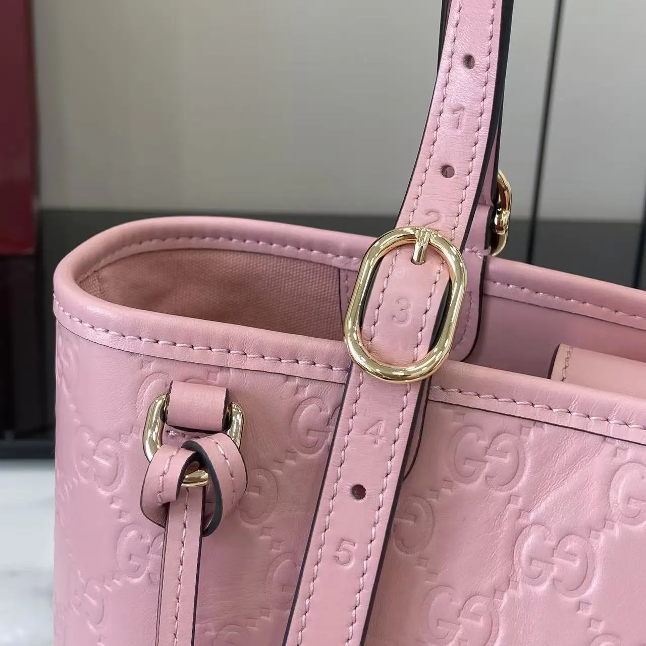 Gucci GG Emblem 粉色 金色 皮革 托特包 大容量托特款