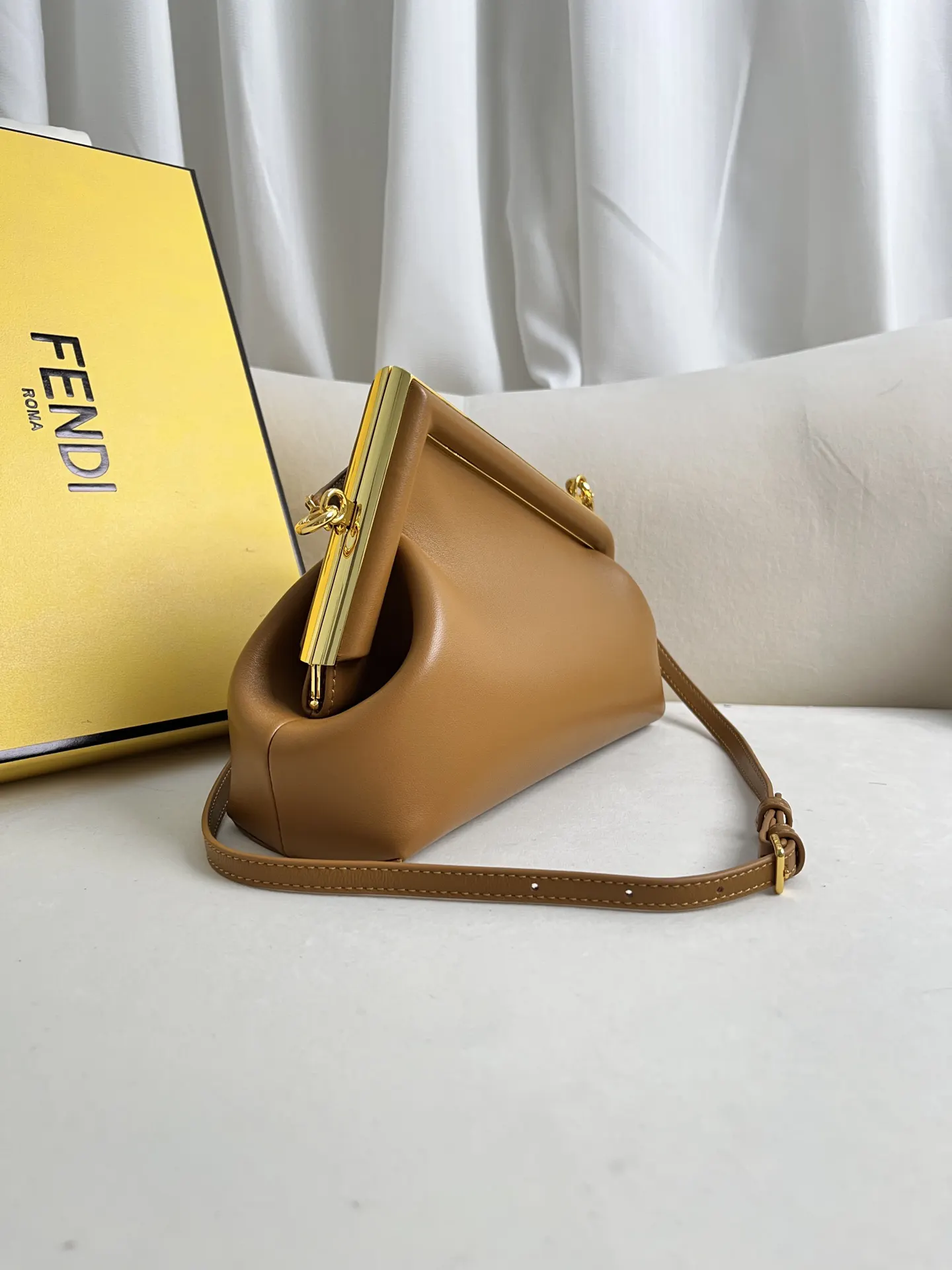 Fendi 棕色 粉色 羊皮 手拿包 精致手拿款