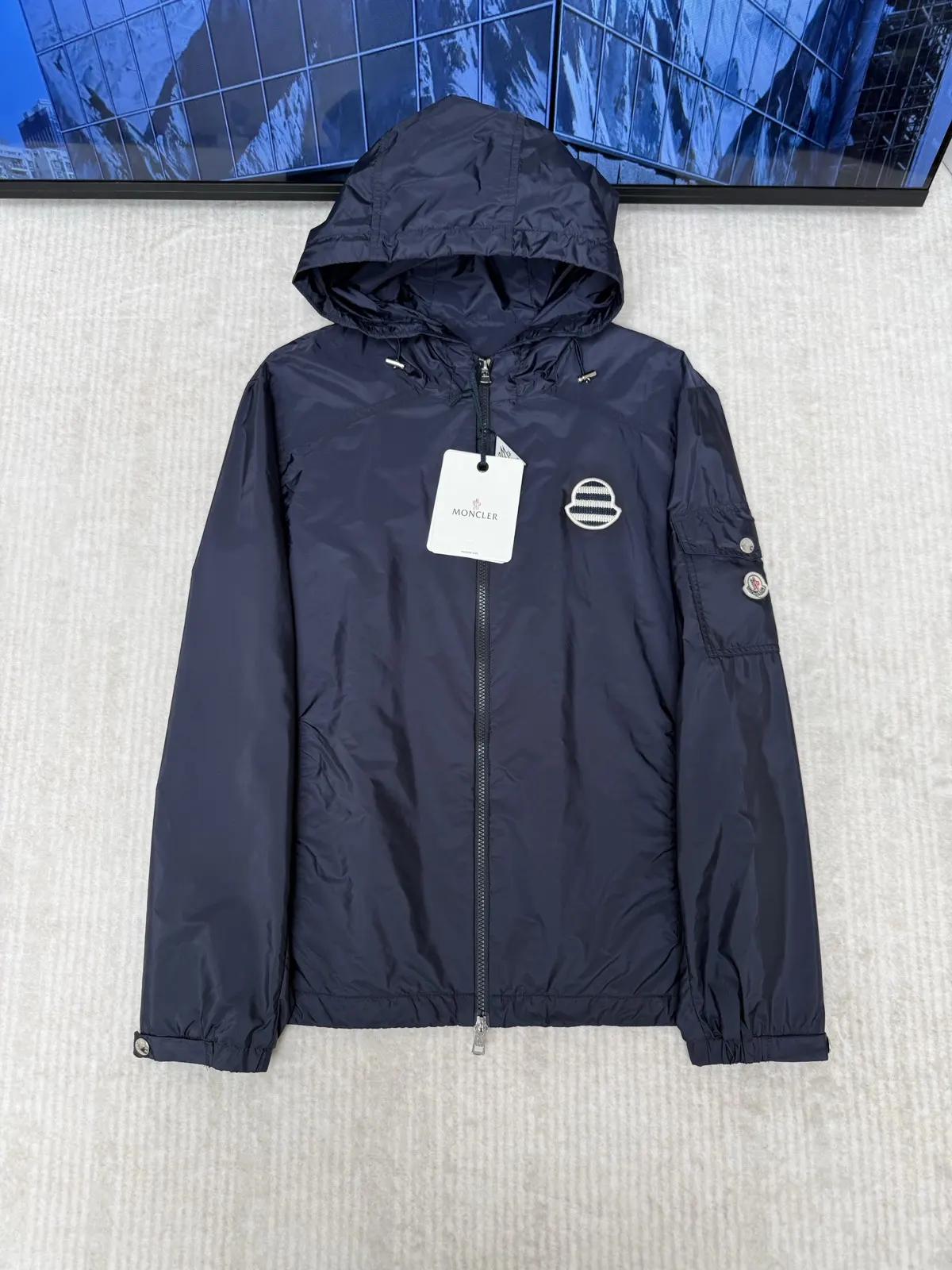 Moncler 外套 通勤休閒款(數字4) Moncler 外套 通勤休閒款(數字4)