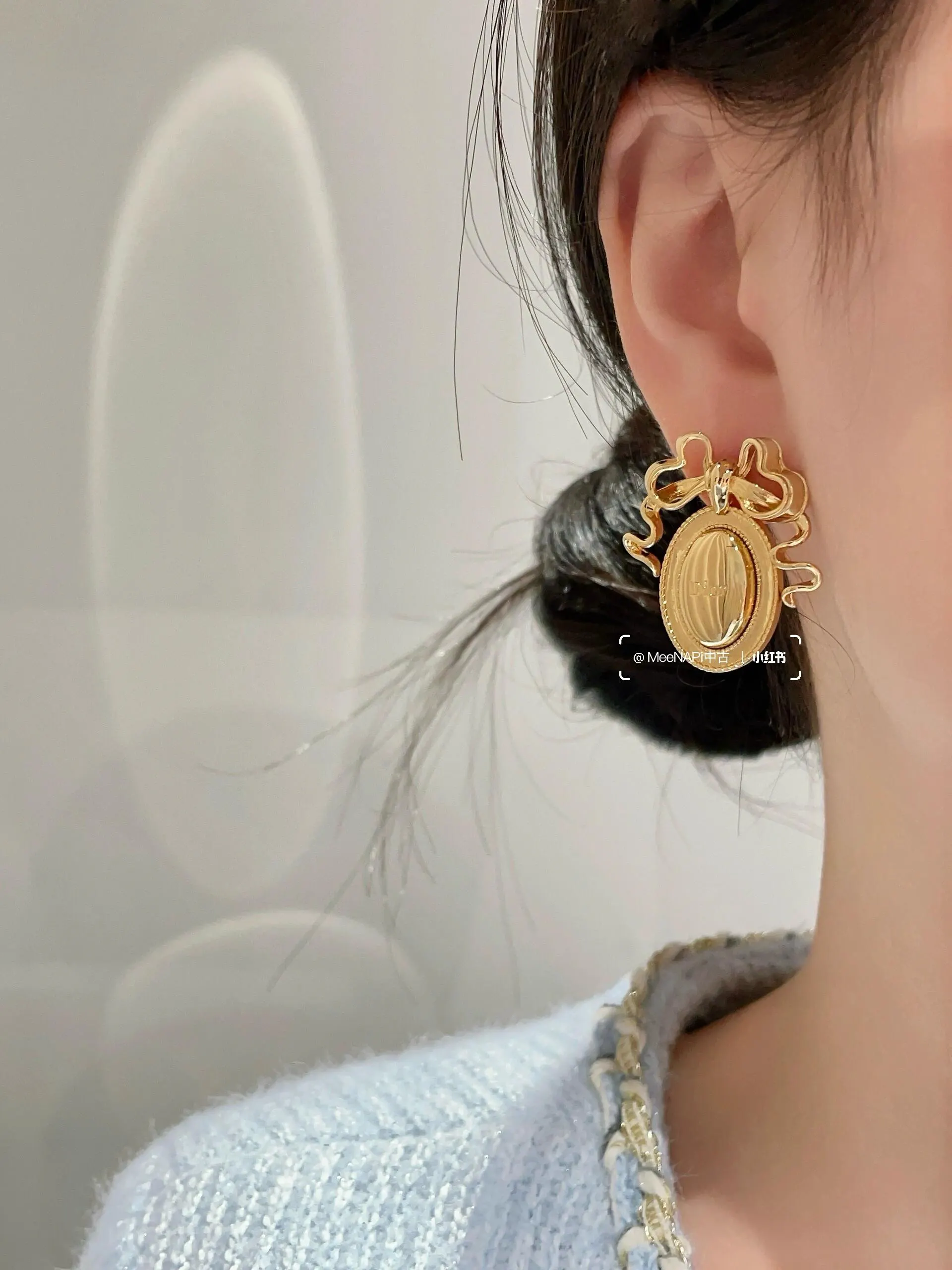 Dior 蝴蝶 圆形 耳钉 小巧点缀款