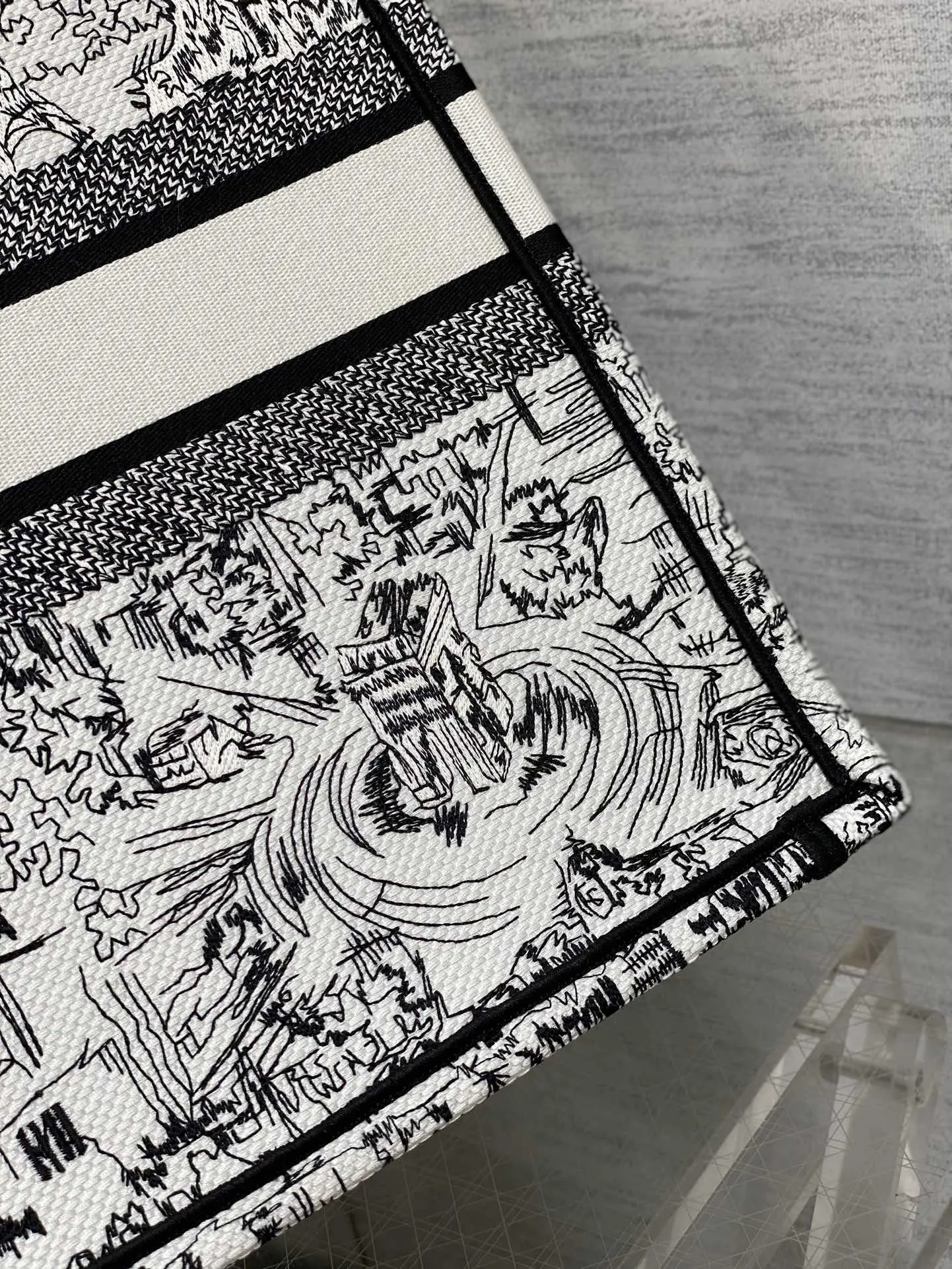 Dior 黑色 白色 Dⅰor 进口 刺繡购物袋 Tote最新巴黎街景系 托特包 大容量托特款