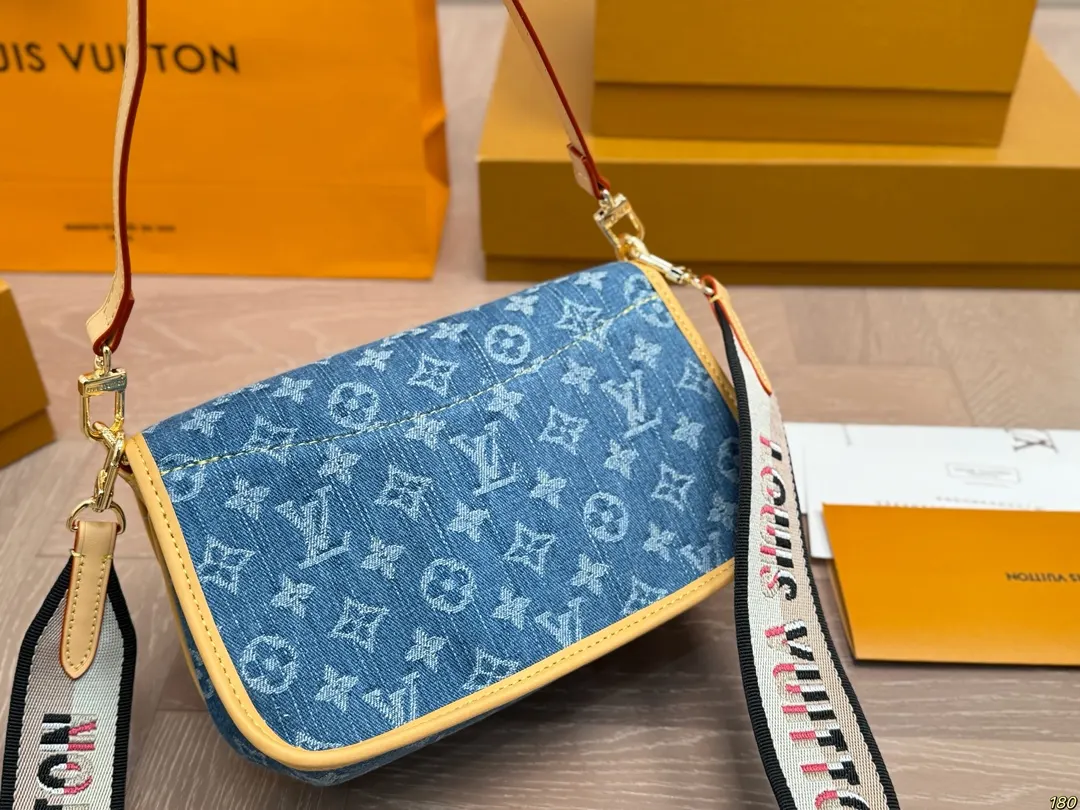 LV Diane 牛仔 牛仔系列 早春L家 腋下包 復古腋下背款