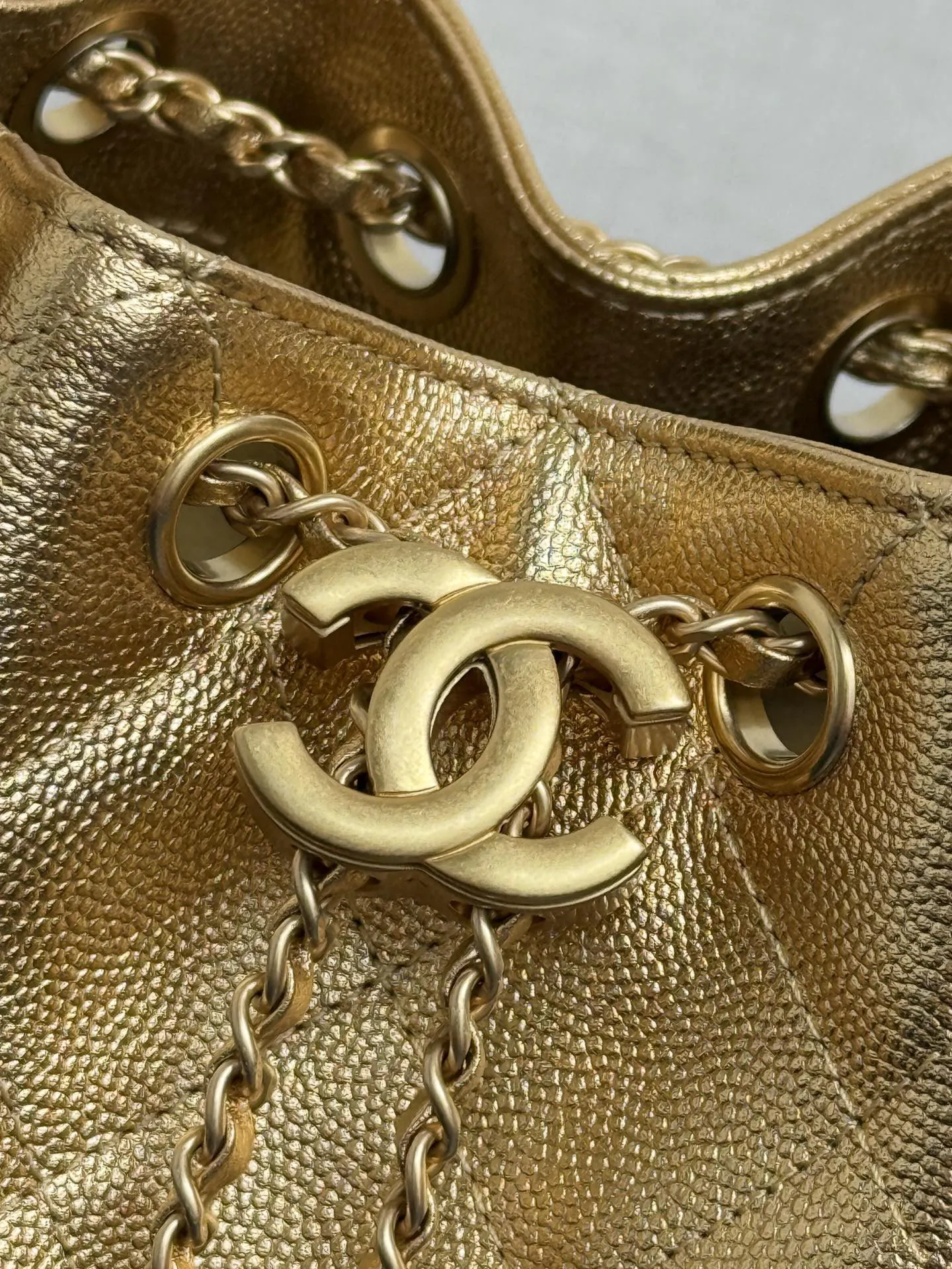Chanel 鱼子酱牛皮22 Bag链条包 单肩斜挎