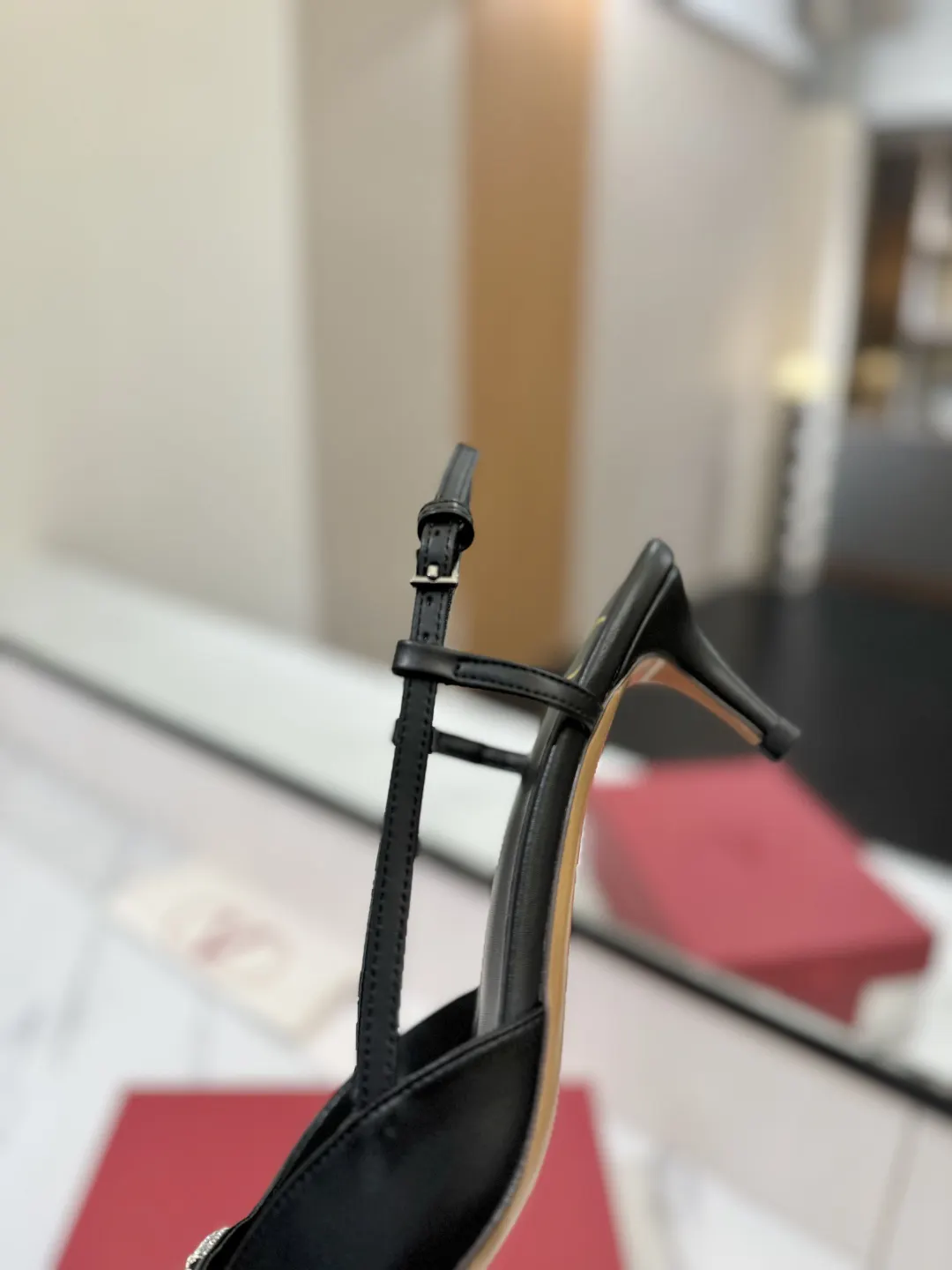 Valentino 金色 拖鞋 轻便舒適款