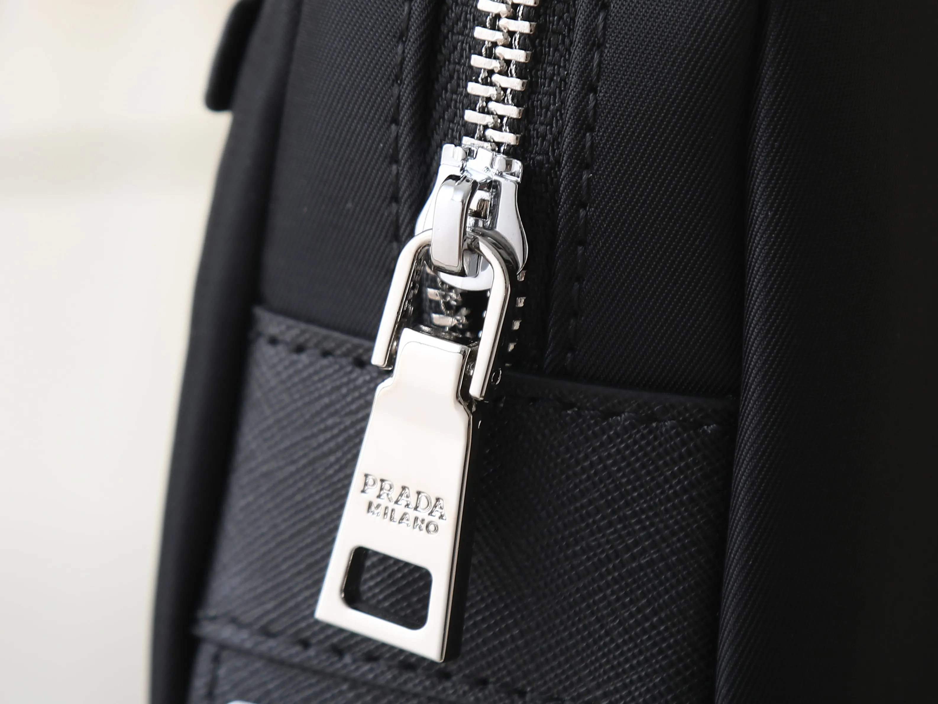 Prada 精美手工 手拿包 精致手拿款