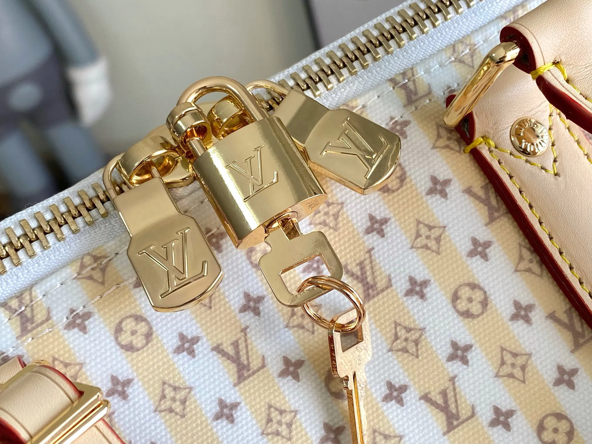 Louis Vuitton Gold Top Handle Bag Commuter Leather