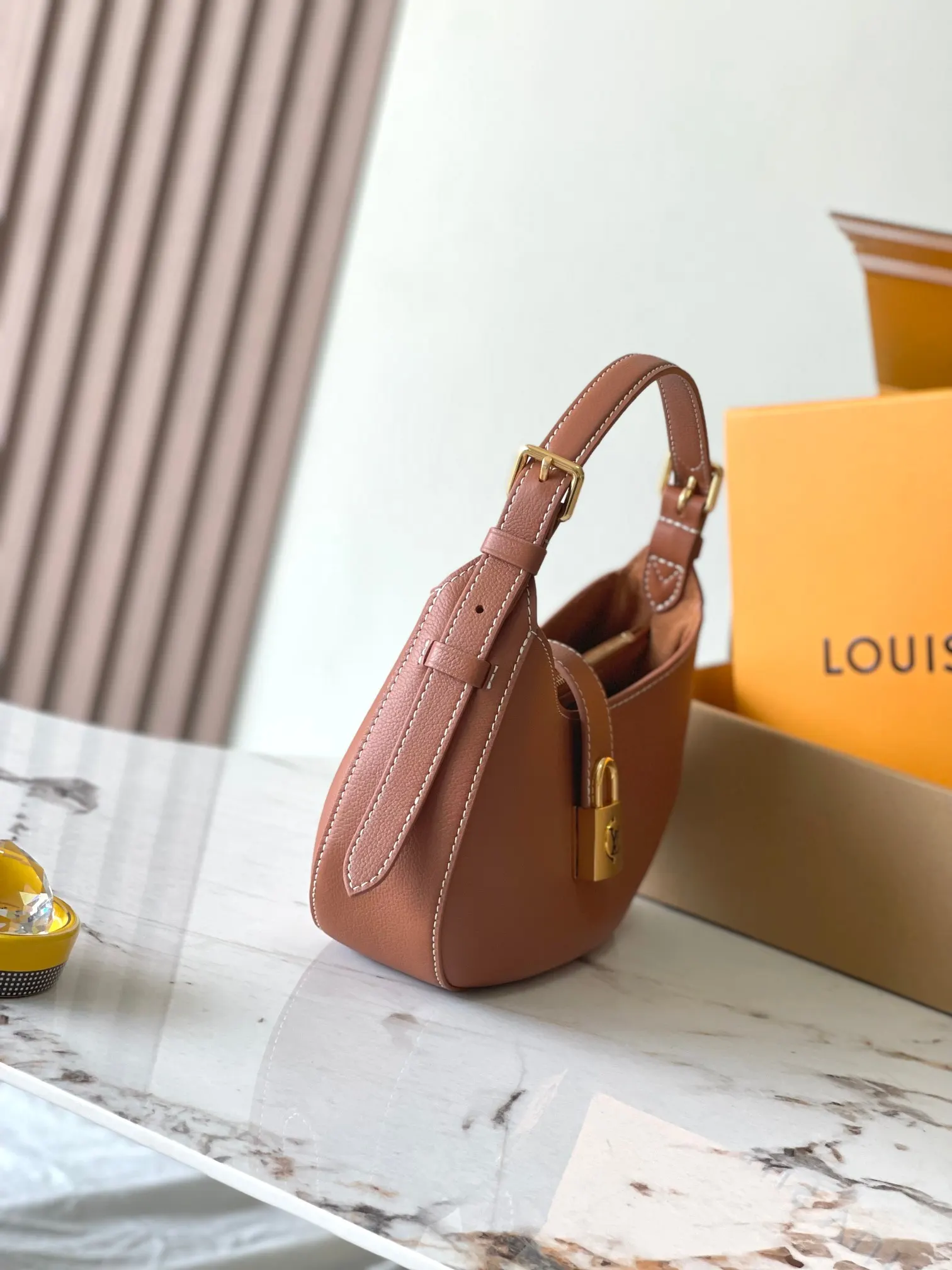 LV 牛皮 本款 Low Key Should 单肩包 日常单肩背款