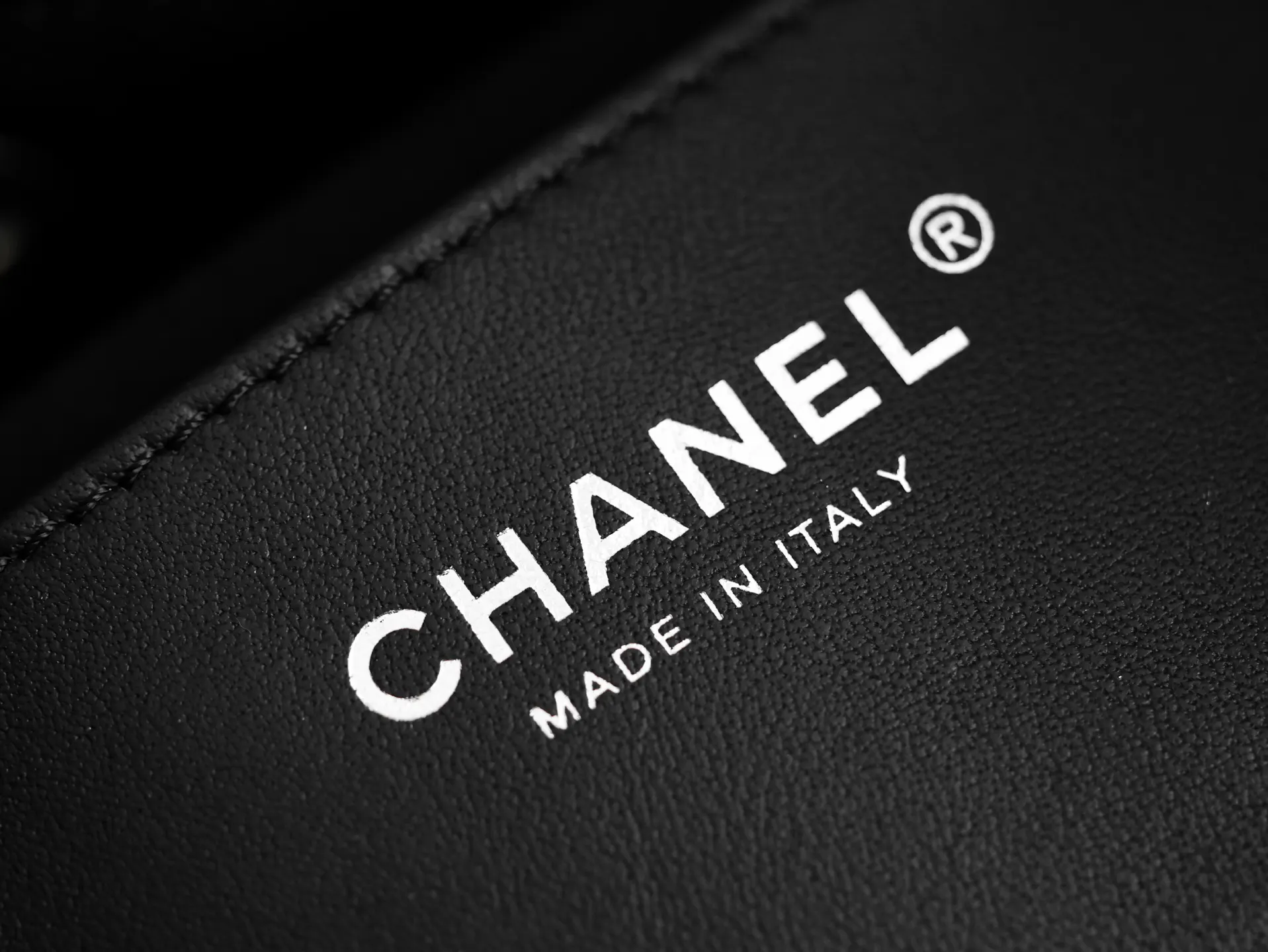 CHANEL 小牛皮 球纹銀扣 包身采用颗粒压花小牛皮 不仅質感高級 手提包 通勤手提款