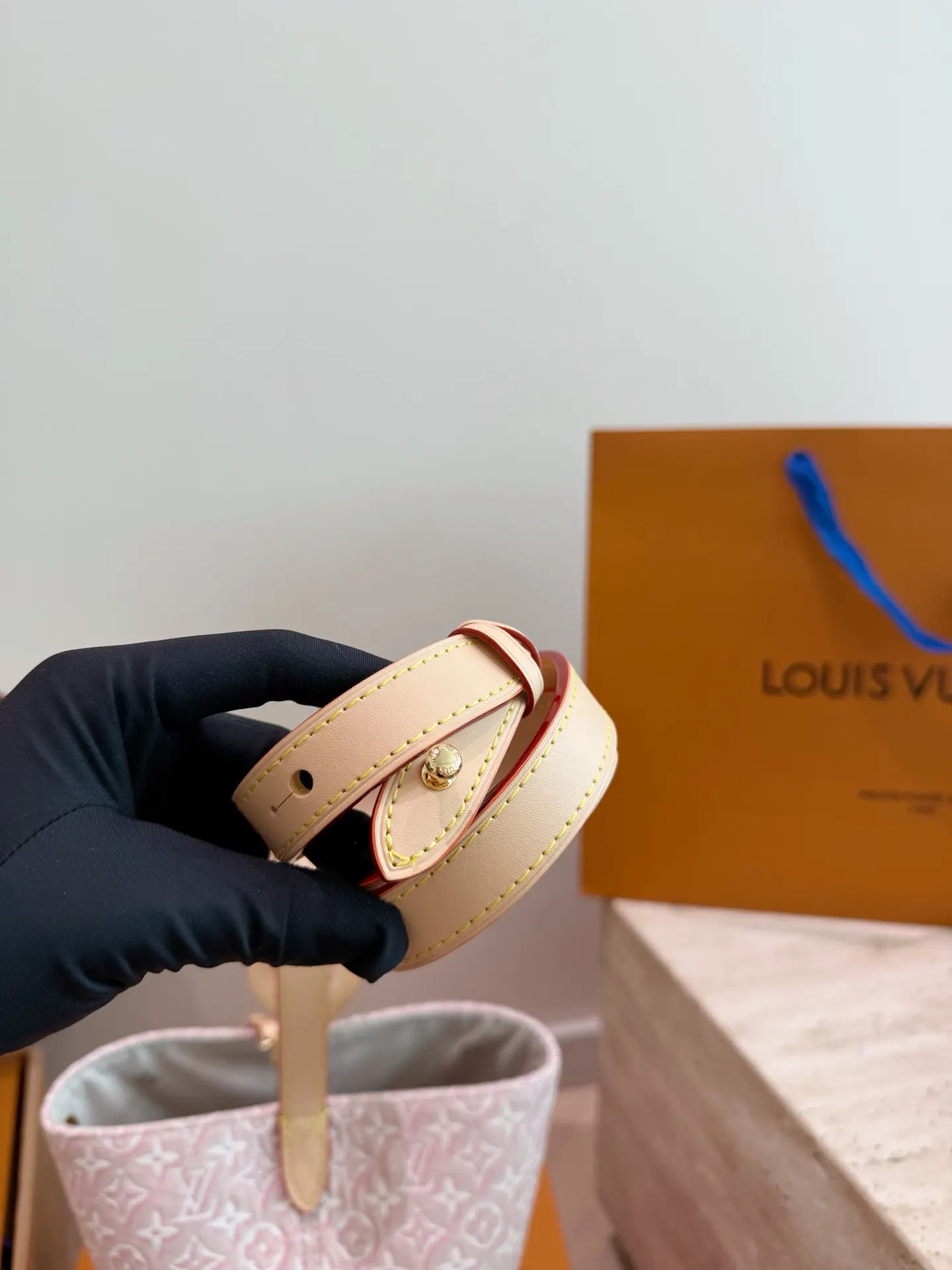 LV 牛皮 浅色帆布轻微防水 日常通勤或休閒都很適合 斜背包 輕便斜挎款(數字9) LV 牛皮 浅色帆布轻微防水 日常通勤或休閒都很適合 斜背包 輕便斜挎款(數字9)