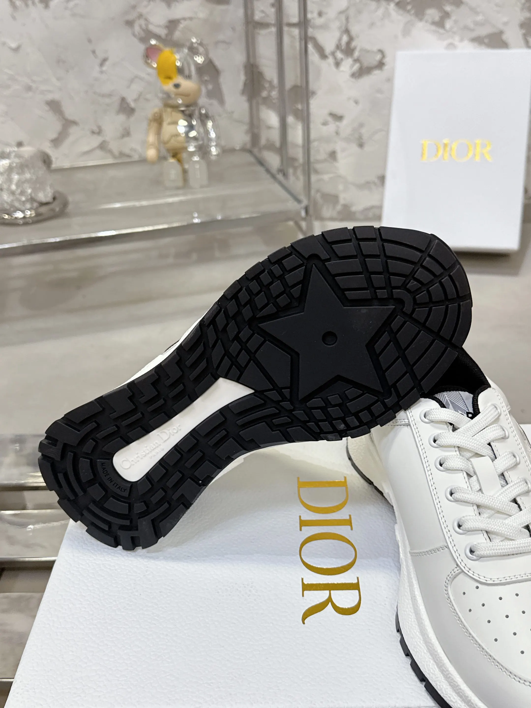 Dior 白色牛皮运动鞋 舒适