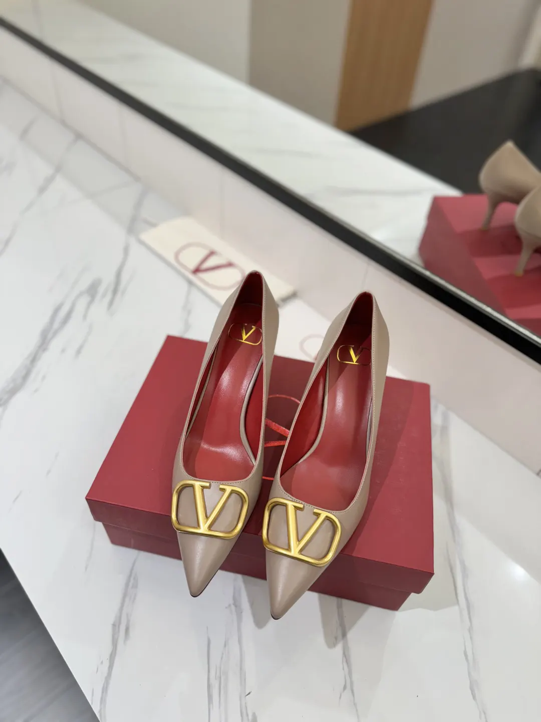 Valentino 金色 平底鞋 通勤约会款 款06