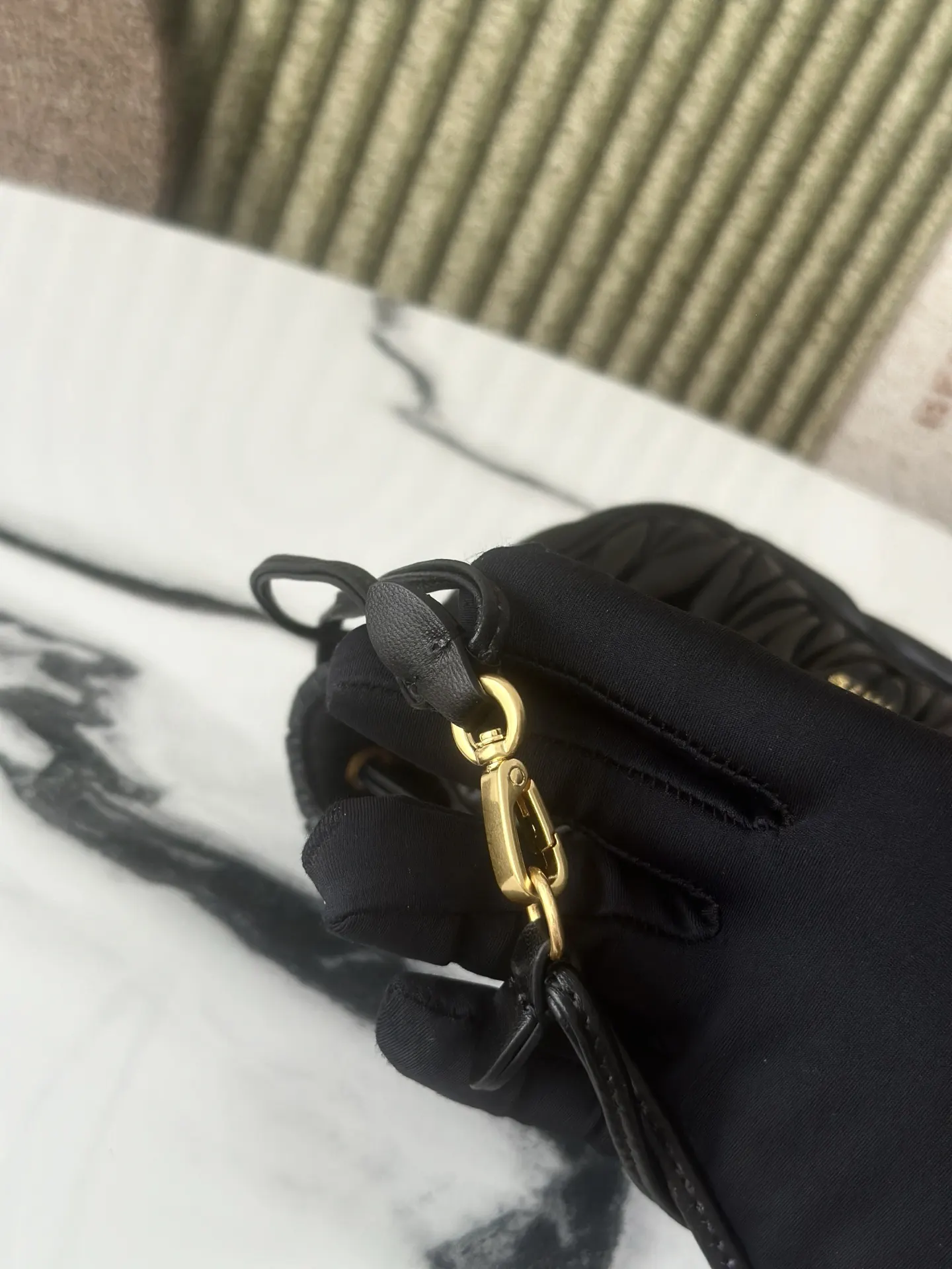 Miu 皮革 手拿包 精致手拿款