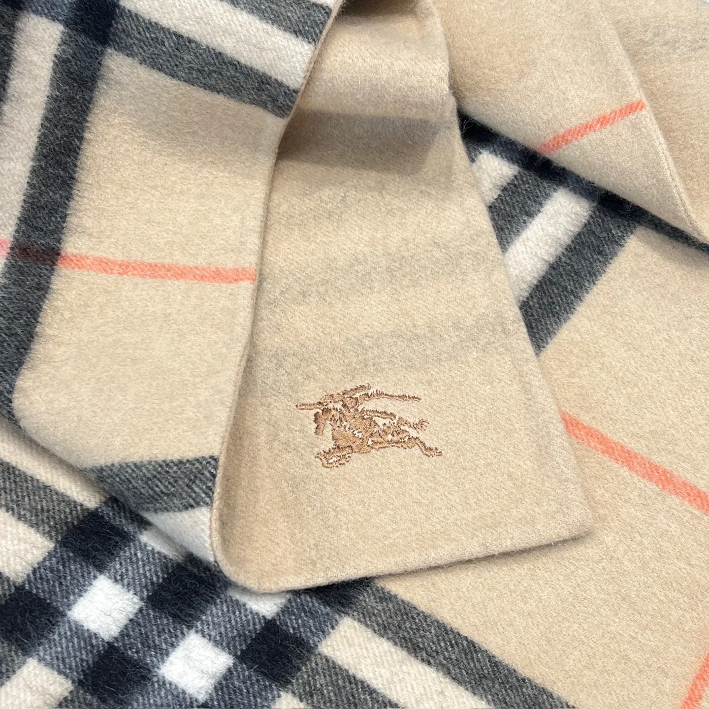 Burberry 羊绒 格纹 马术 帽子 日常造型款