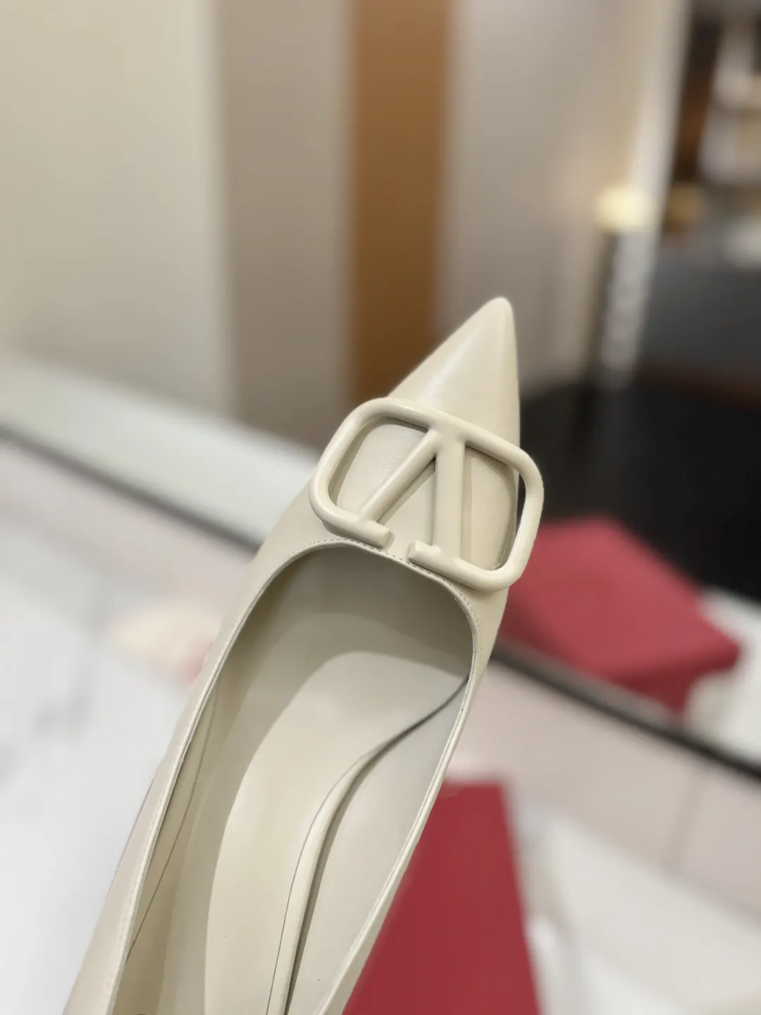Valentino 金色 平底鞋 通勤约会款