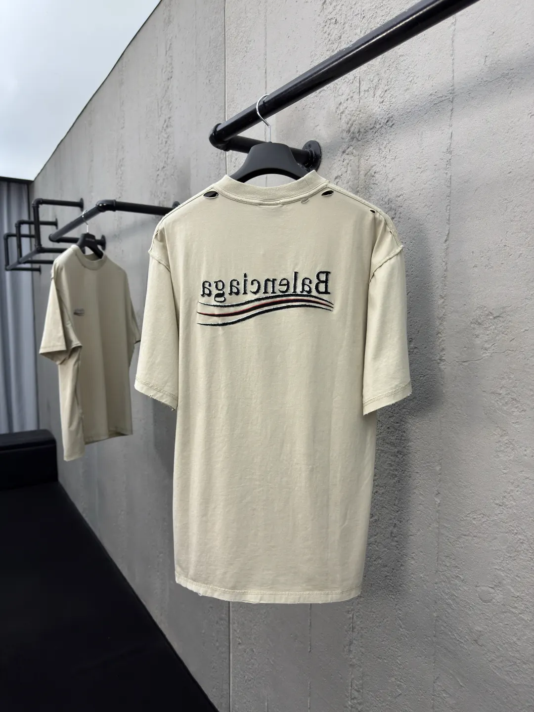Balenciaga 杏色 短袖T恤(數字2) Balenciaga 杏色 短袖T恤(數字2)