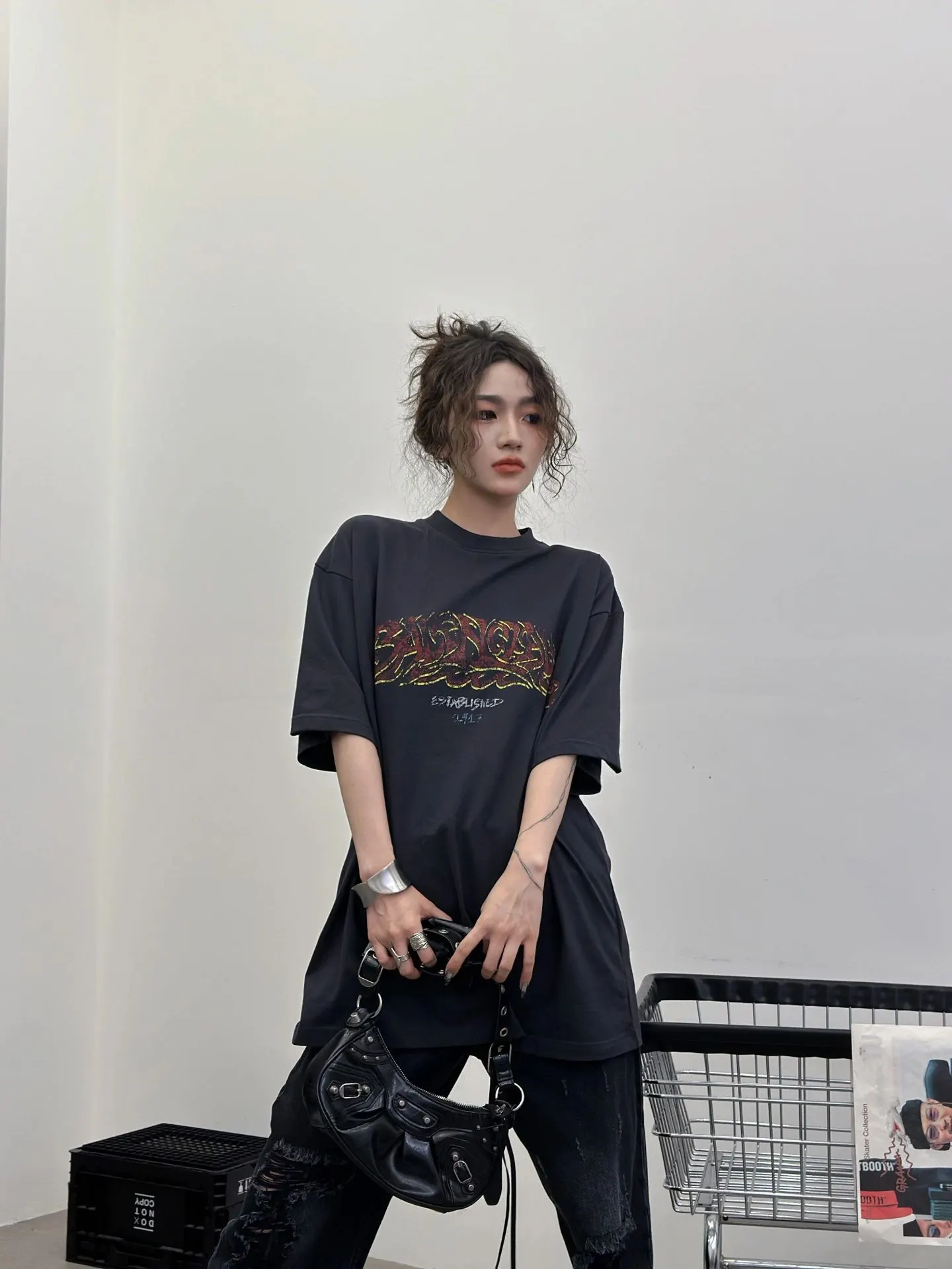 Balenciaga 黑色印花短袖T恤 穿搭展示