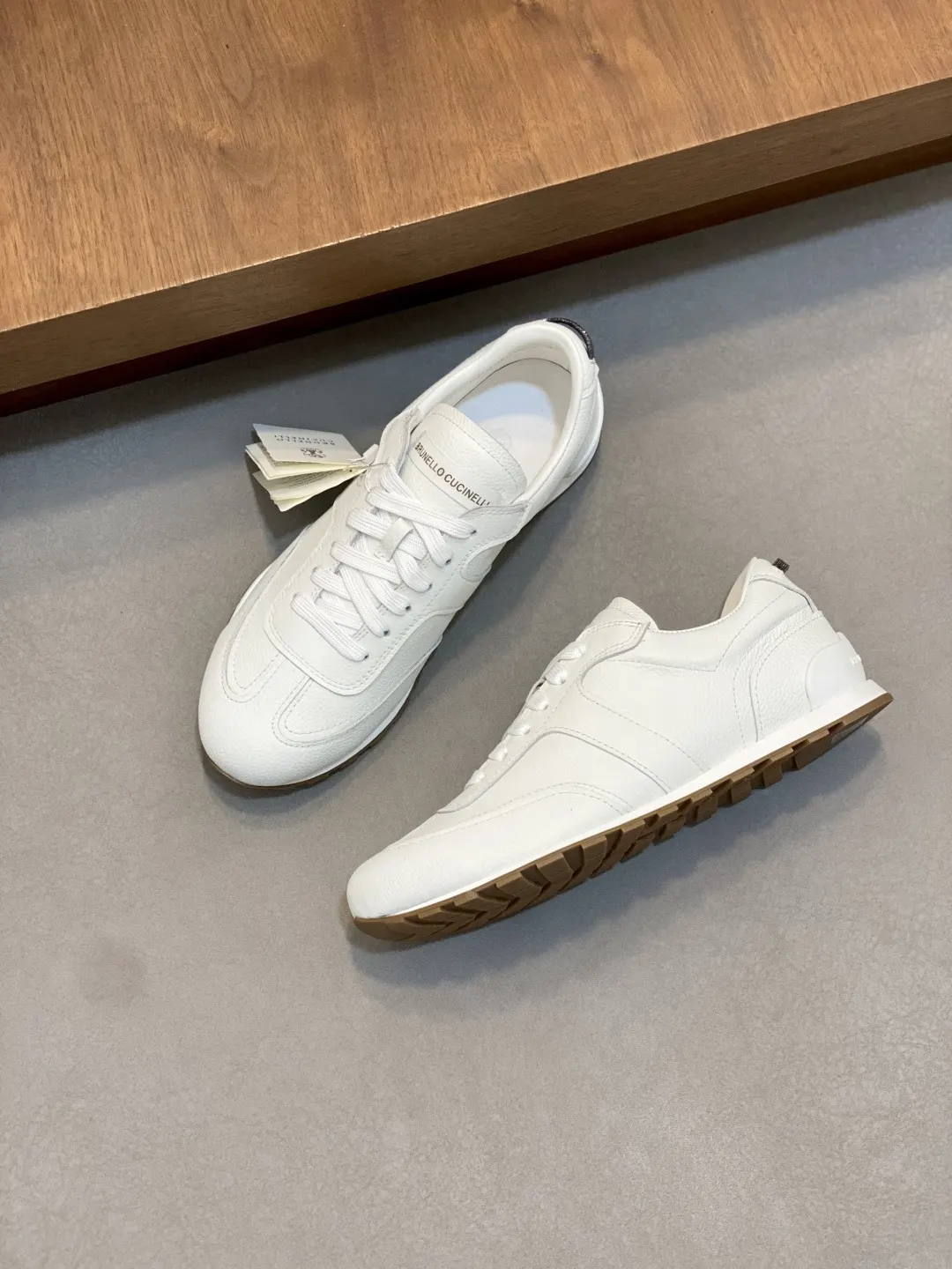 Brunello Cucinelli SS 白色 運動鞋 休閒百搭款(數字5) Brunello Cucinelli SS 白色 運動鞋 休閒百搭款(數字5)