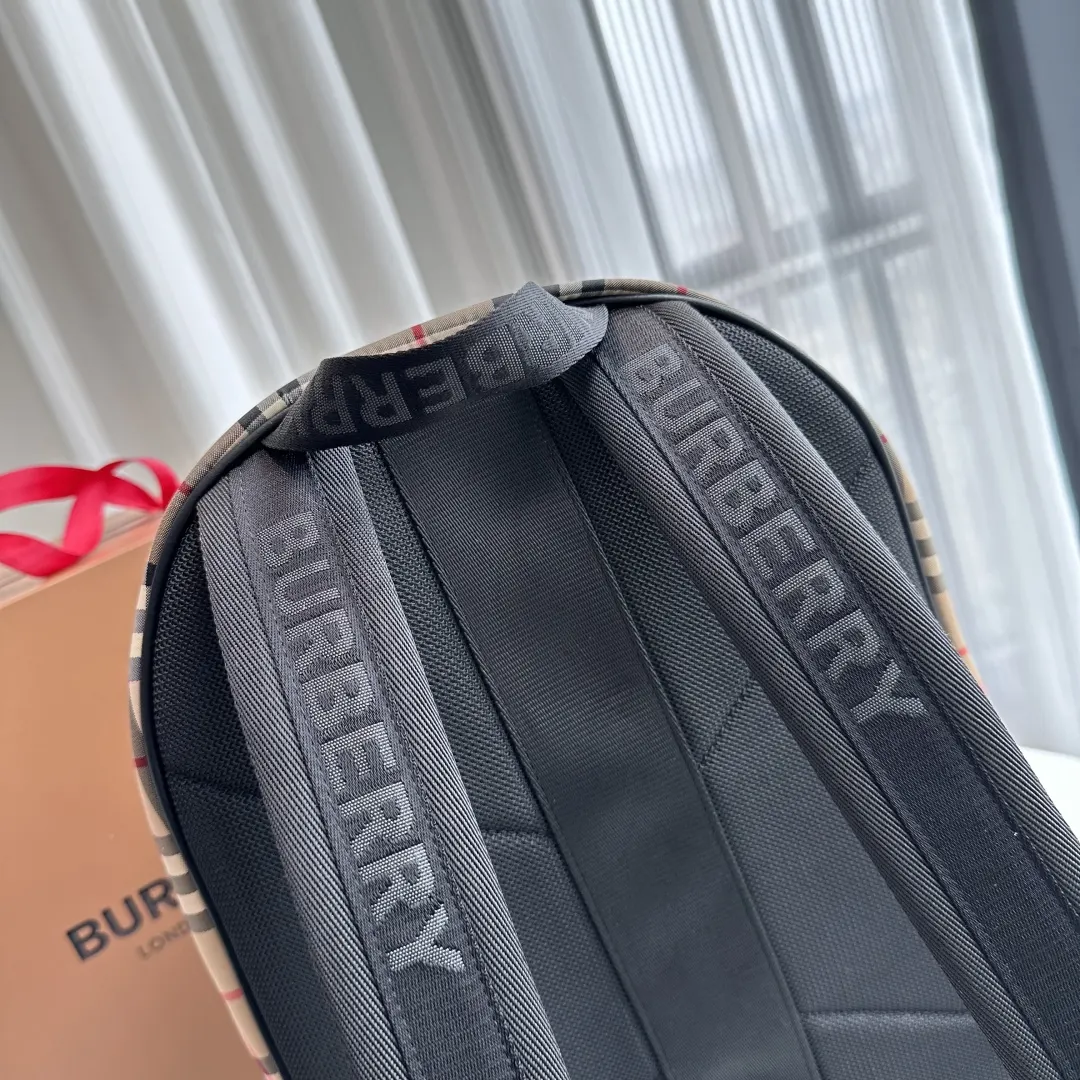 Burberry 尼龍 雙肩包 实用雙肩款