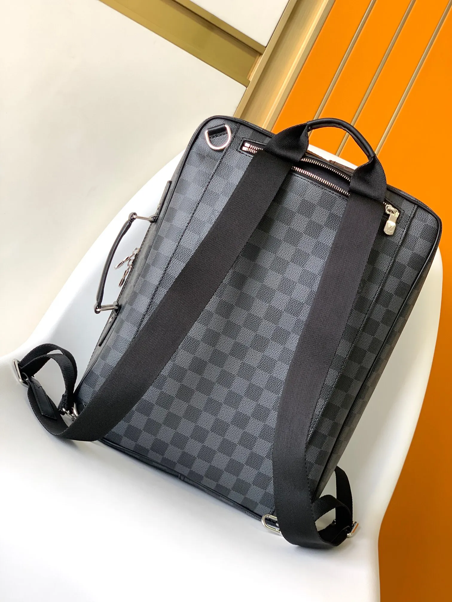 帆布 由坚韧 Damier Graphite 帆布制成 雙肩包 实用雙肩款