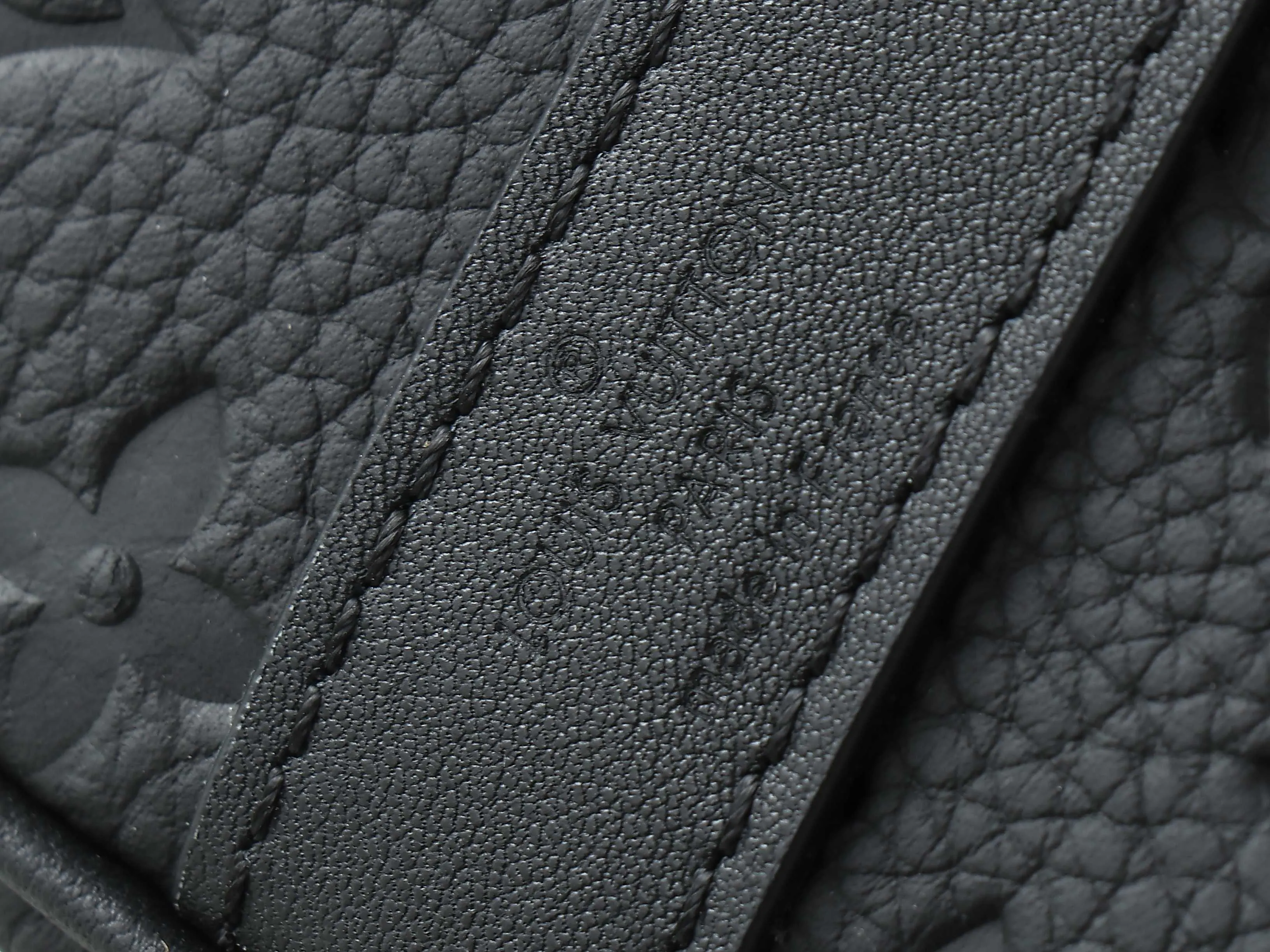 LV Keepall 黑色 旅行袋 大容量出行款(數字10) LV Keepall 黑色 旅行袋 大容量出行款(數字10)