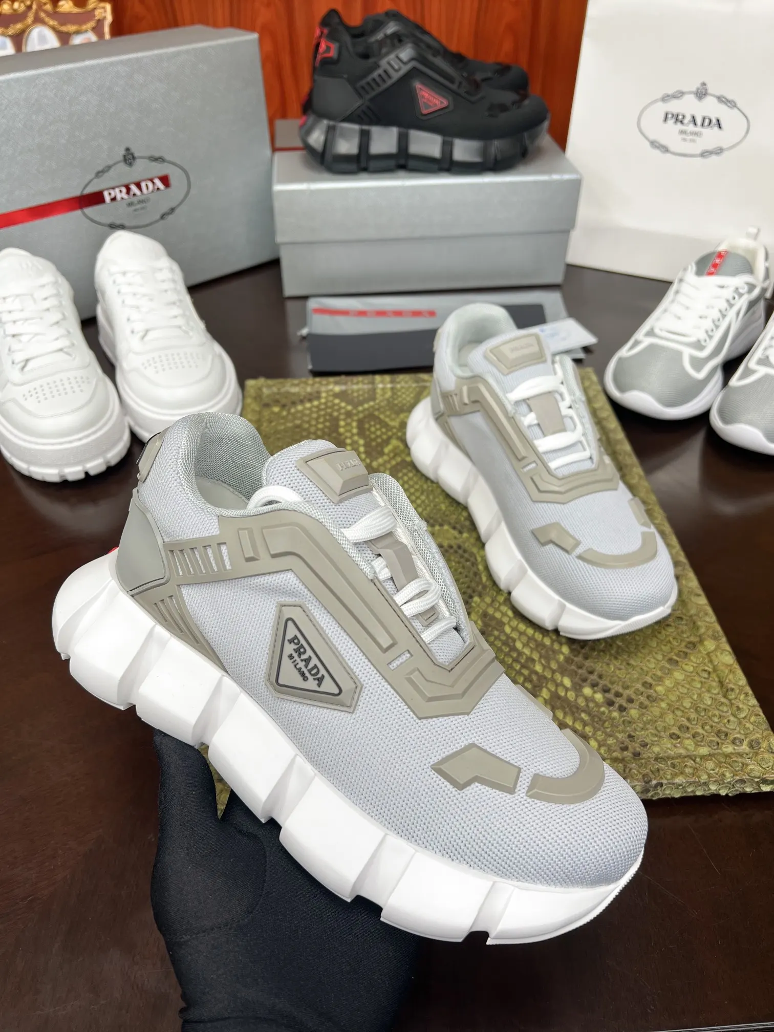 PRADA 牛皮 休闲鞋 舒适百搭款