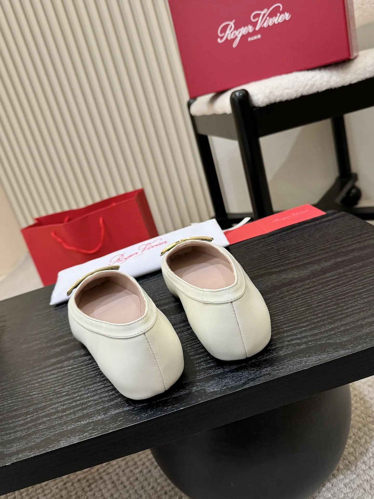 Roger Vivier 運動鞋 休閒百搭款(數字8) Roger Vivier 運動鞋 休閒百搭款(數字8)