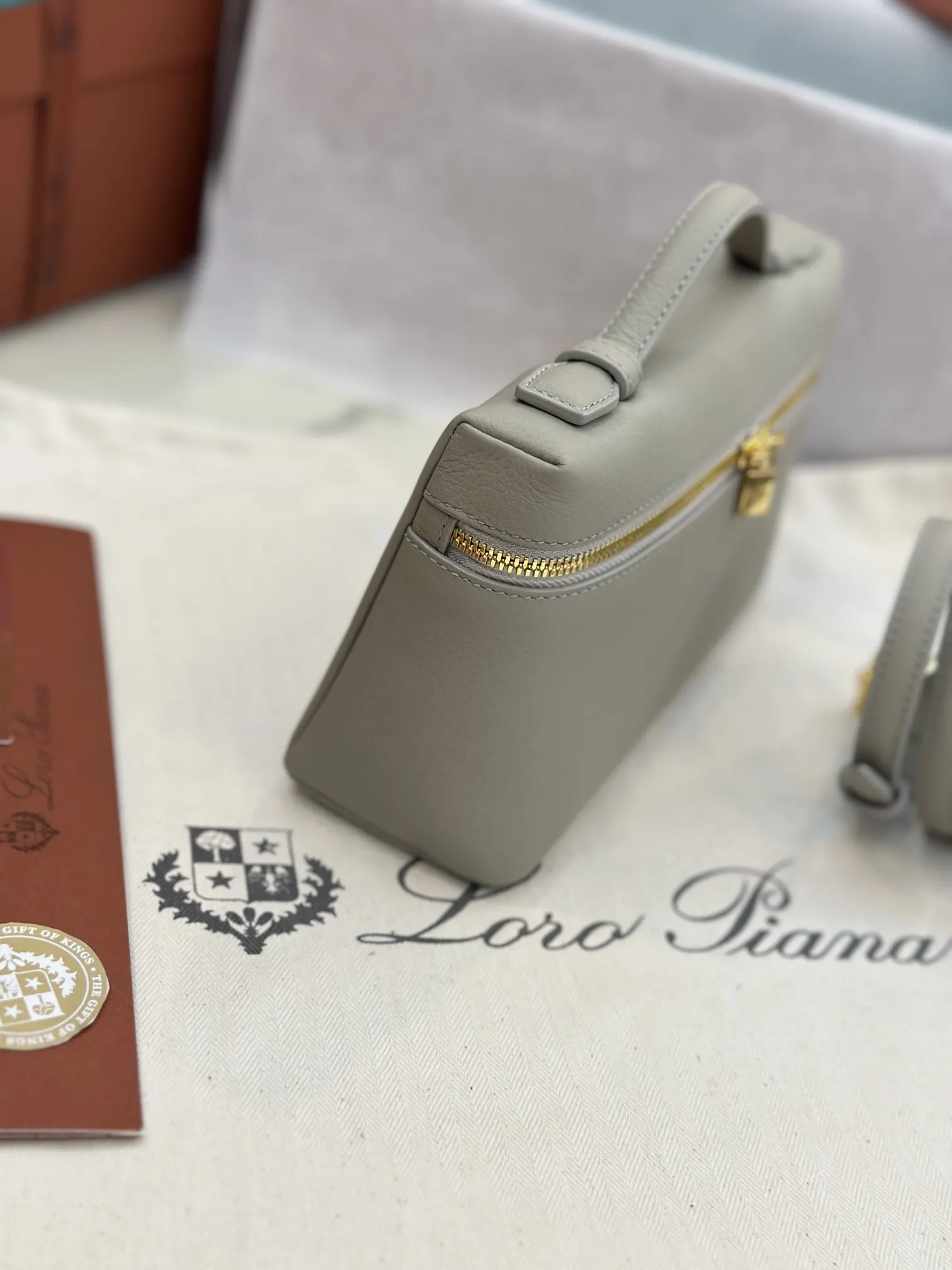 小牛皮 Loro Piana Extra Poket 手拿包 精致手拿款
