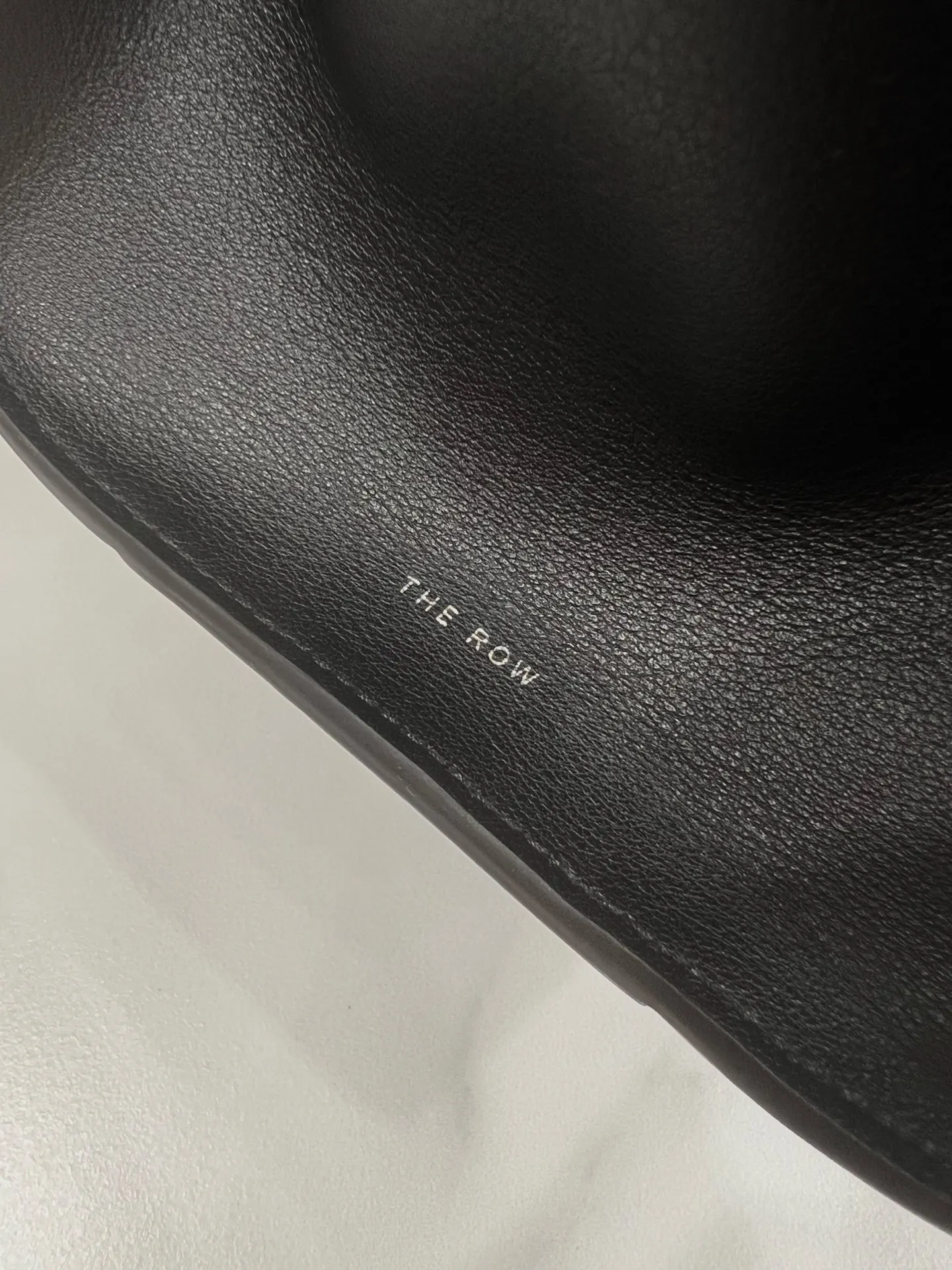 黑色 牛皮 The Row Marlo 黑色 托特包 大容量托特款