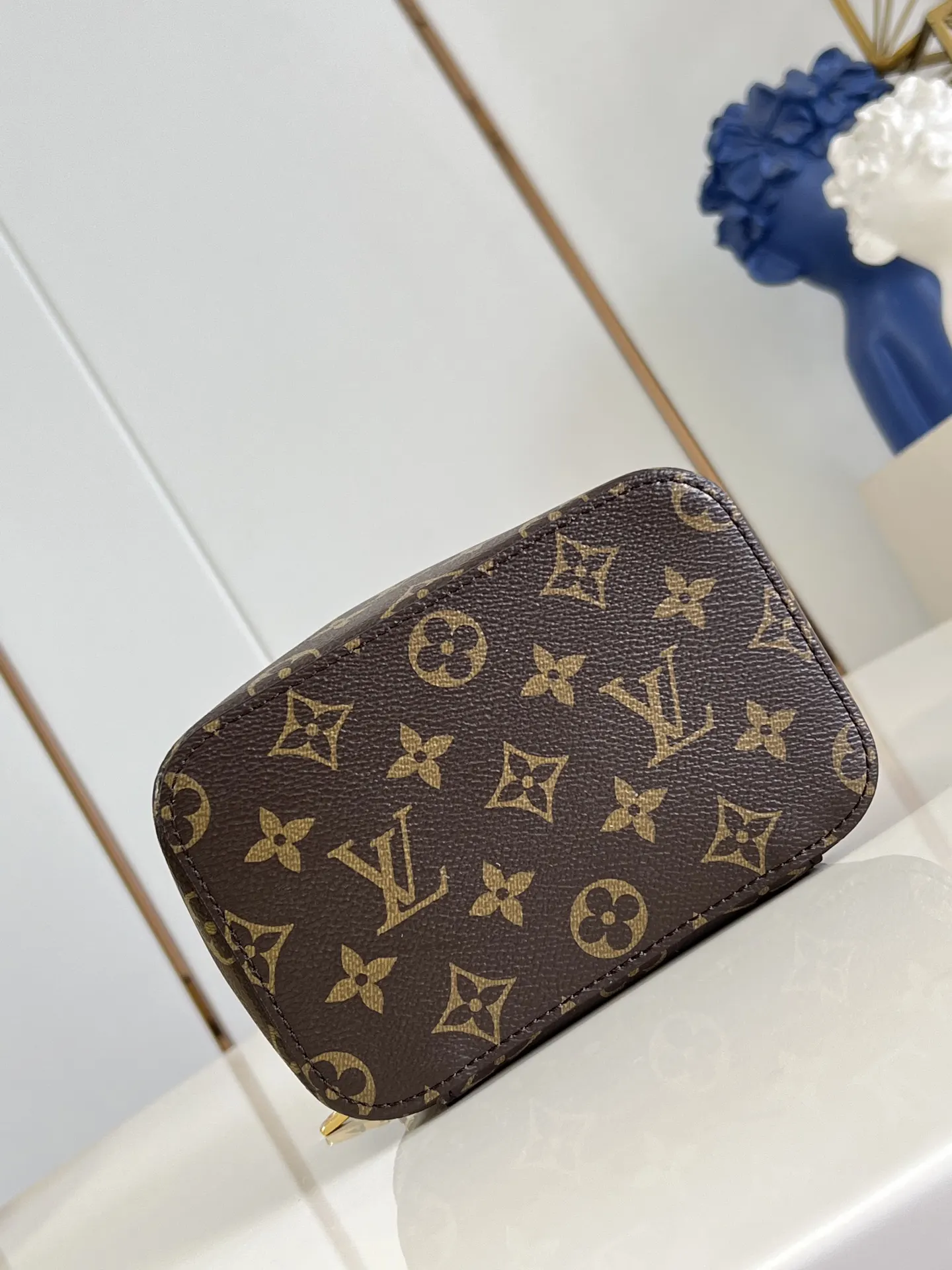 LV 老花 牛皮 既可置于行李箱内有序收纳物品 亦可在抵达后外带背携随 旅行拉杆款 轻便出行款