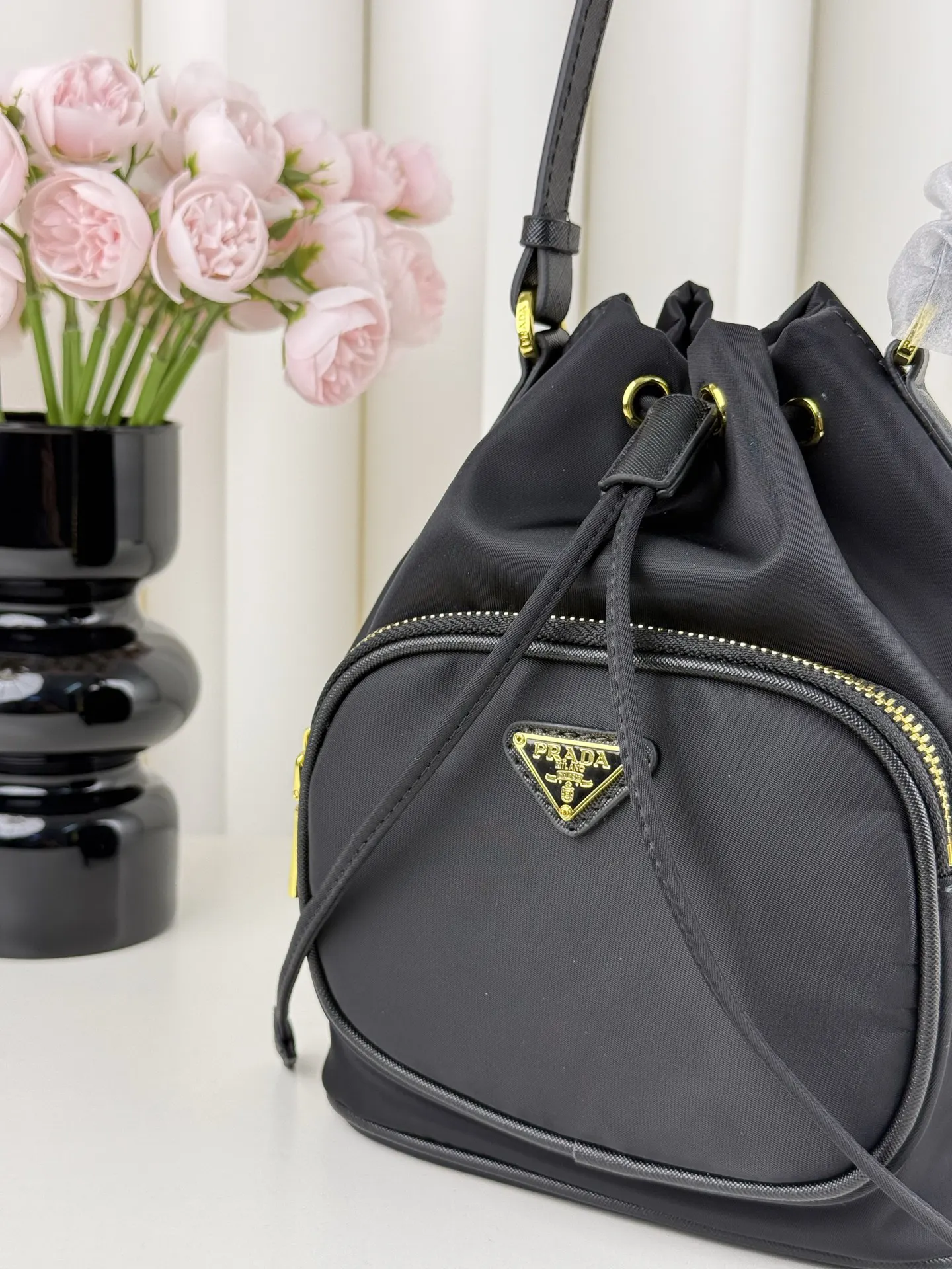 Prada Re-Nylon 尼龙 三角标 水桶包