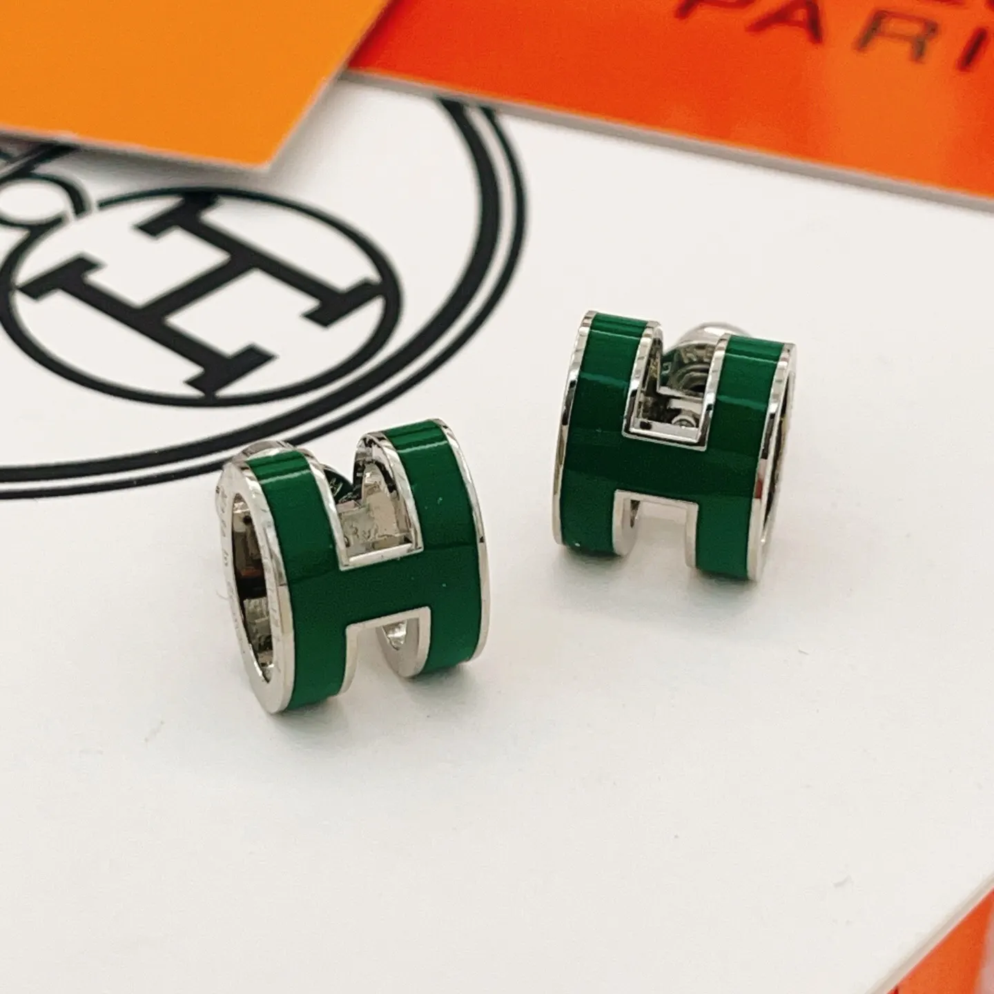 Hermes 銀色 綠色 大号 耳钉 小巧点缀款