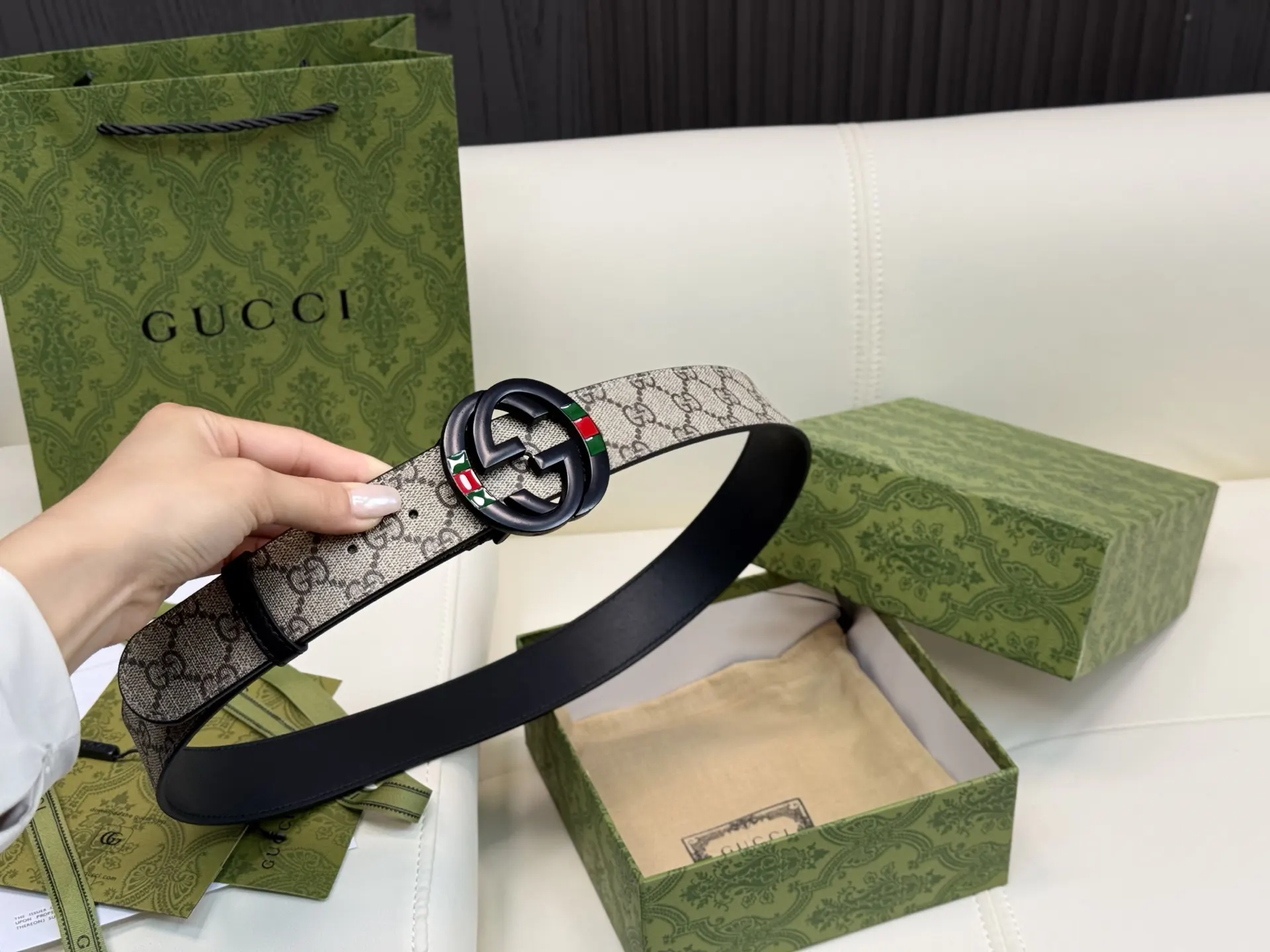 Gucci Double G 双G扣牛皮腰带