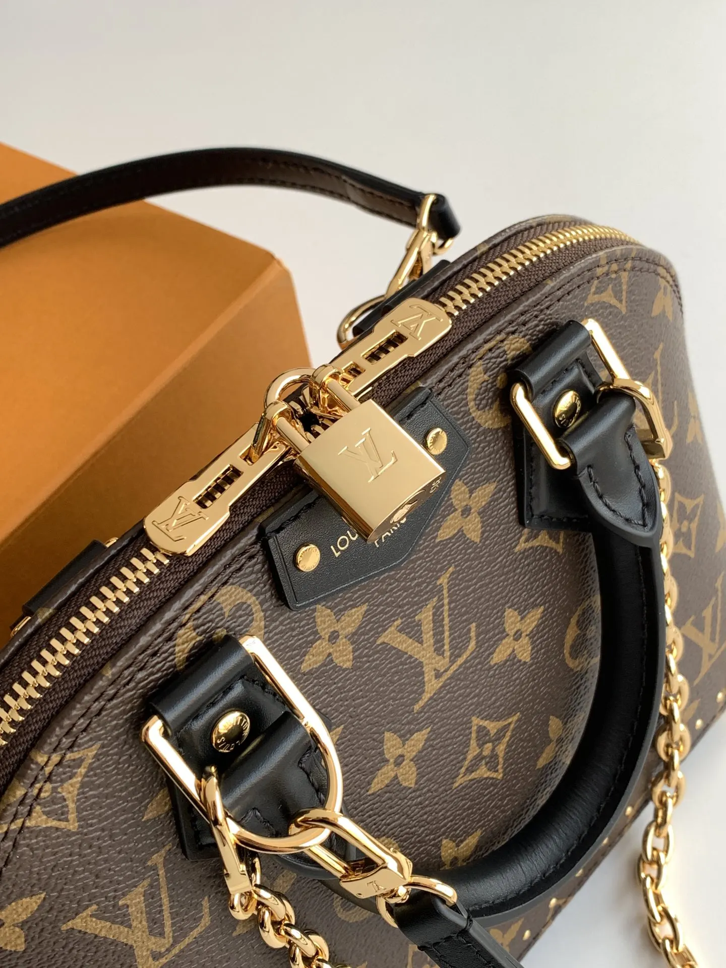 Chain Bag Leather