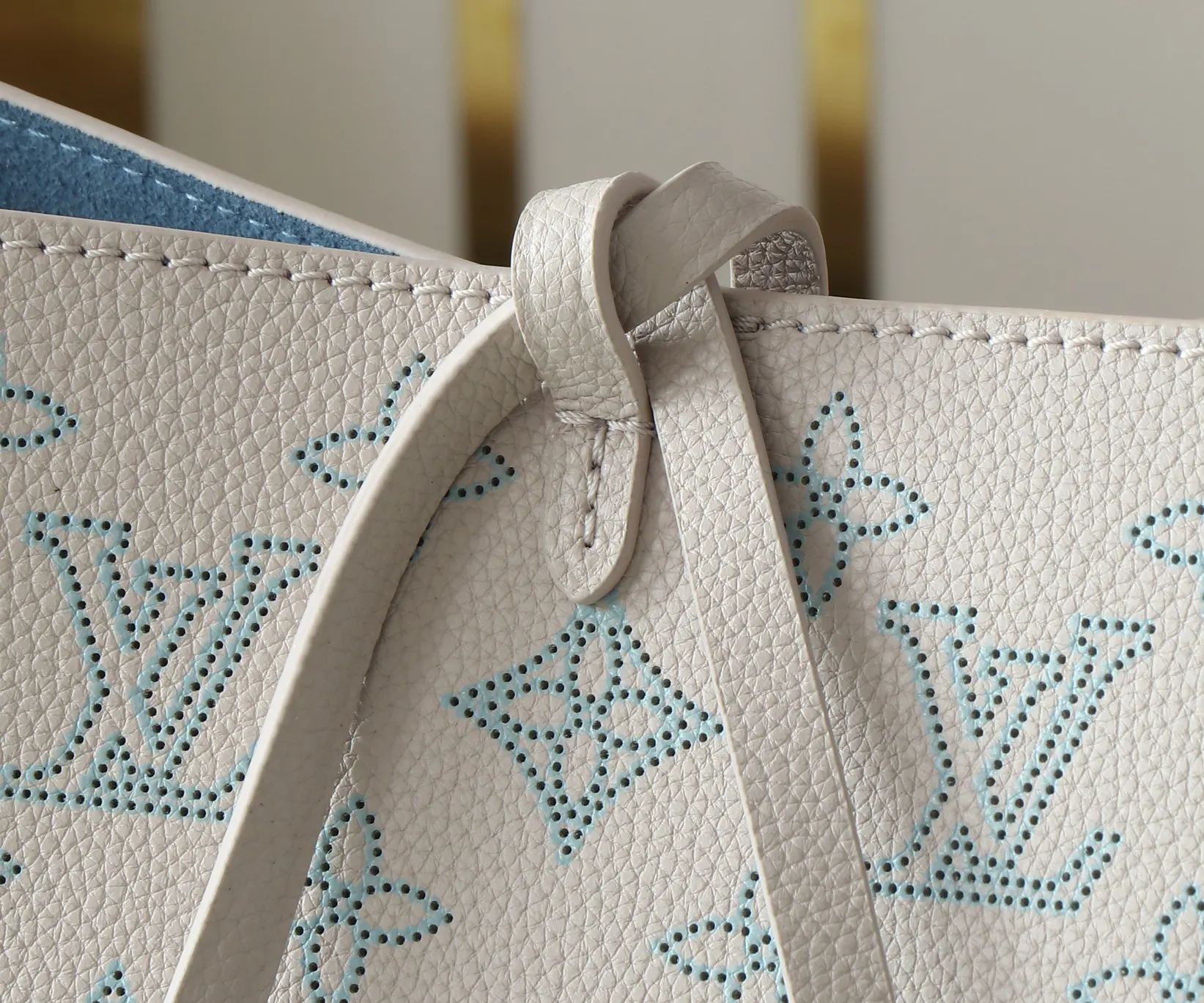 LV Large White Tote Bag Image 4 LV Large White Tote Bag Image 4