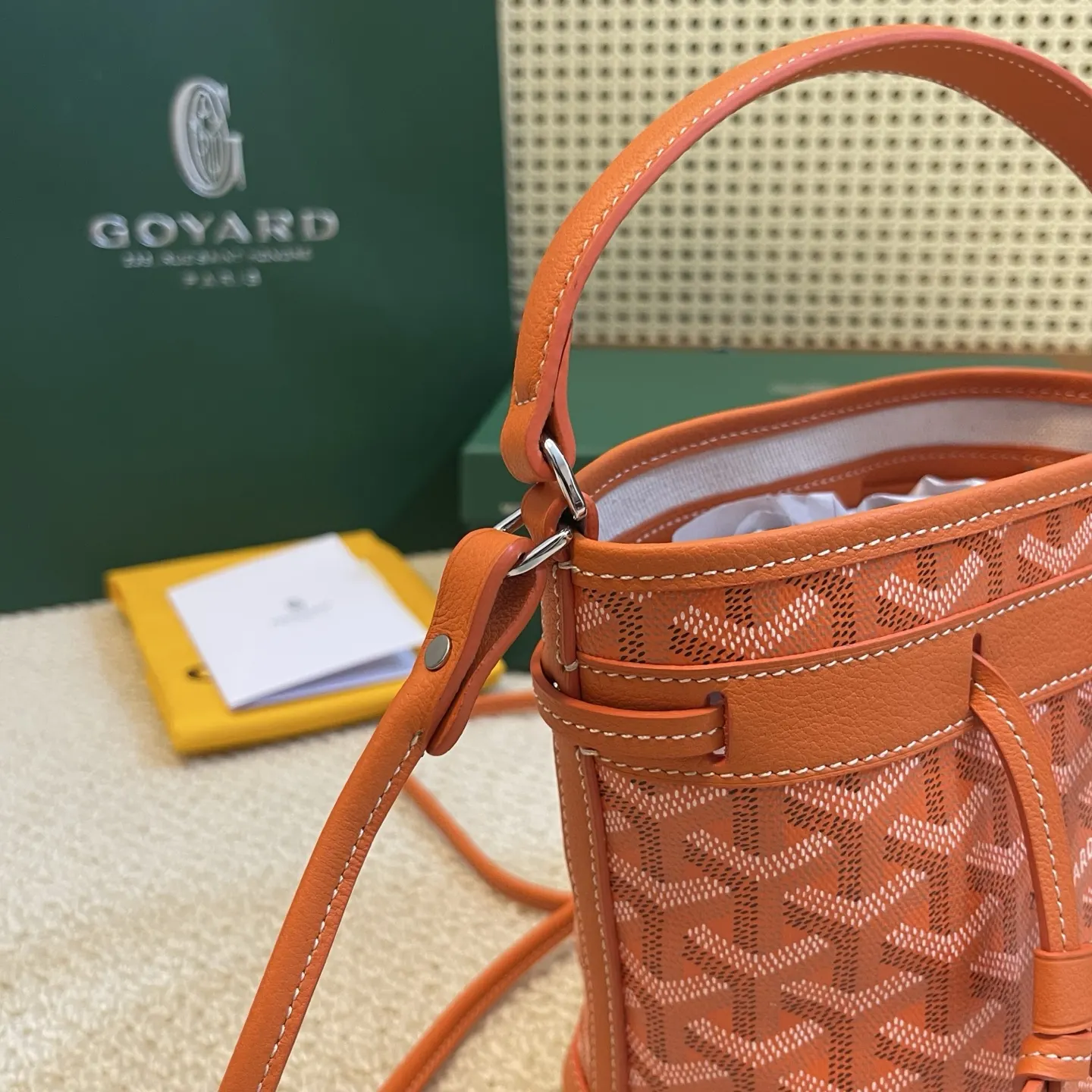 Goyard 皮革 轻盈小巧去始终保持标志性水桶百搭造型 水桶包 休闲水桶款