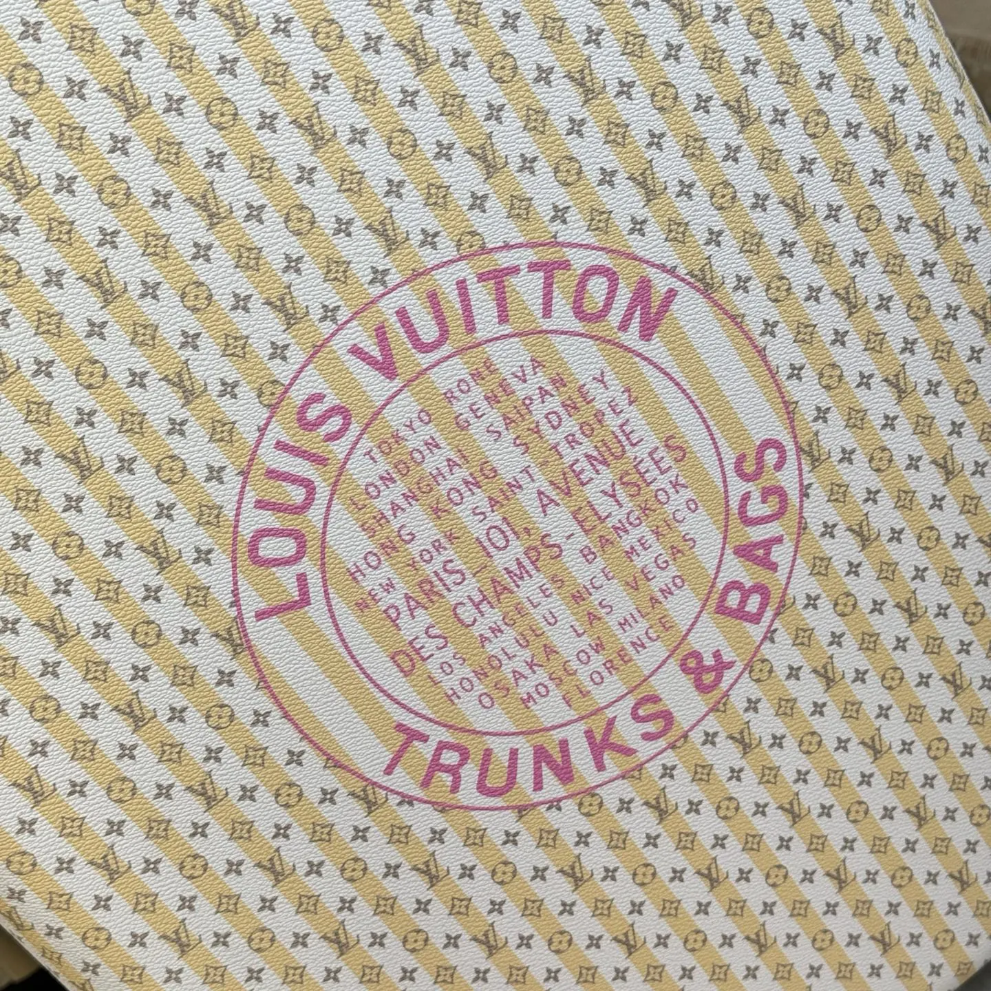 LV 粉色 行李箱 旅行拉杆款 轻便出行款